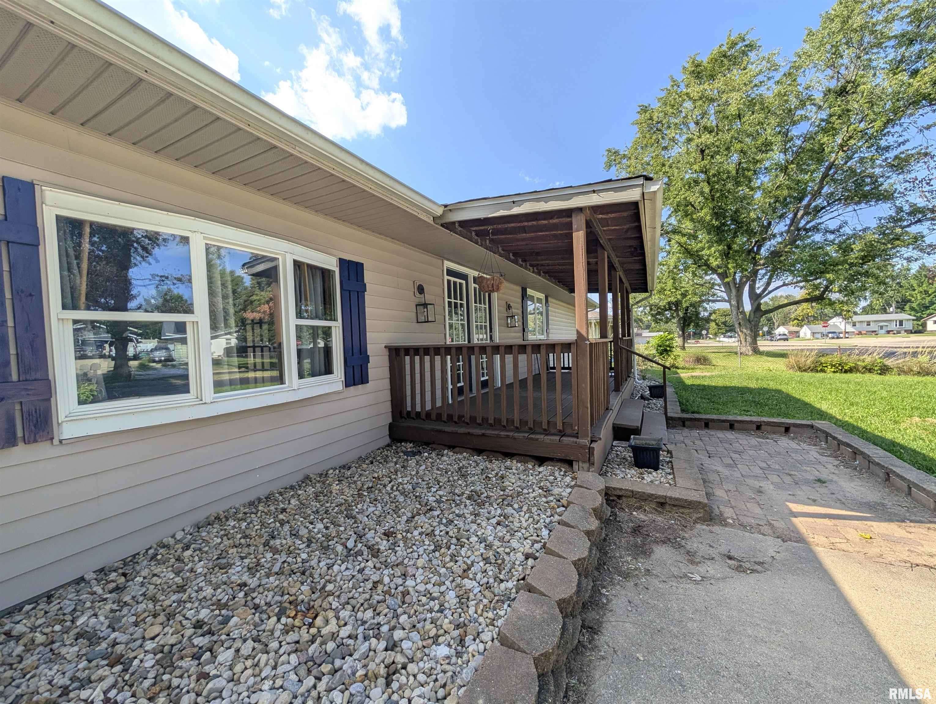 104 MEADOWVIEW LN, Washington, IL 61571