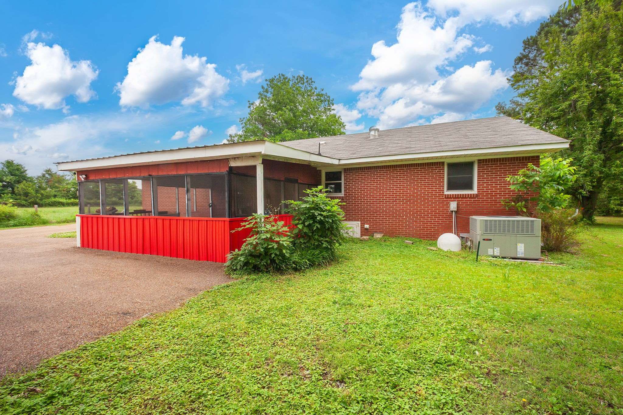 1921 Nance Rd, Alamo, TN 38001