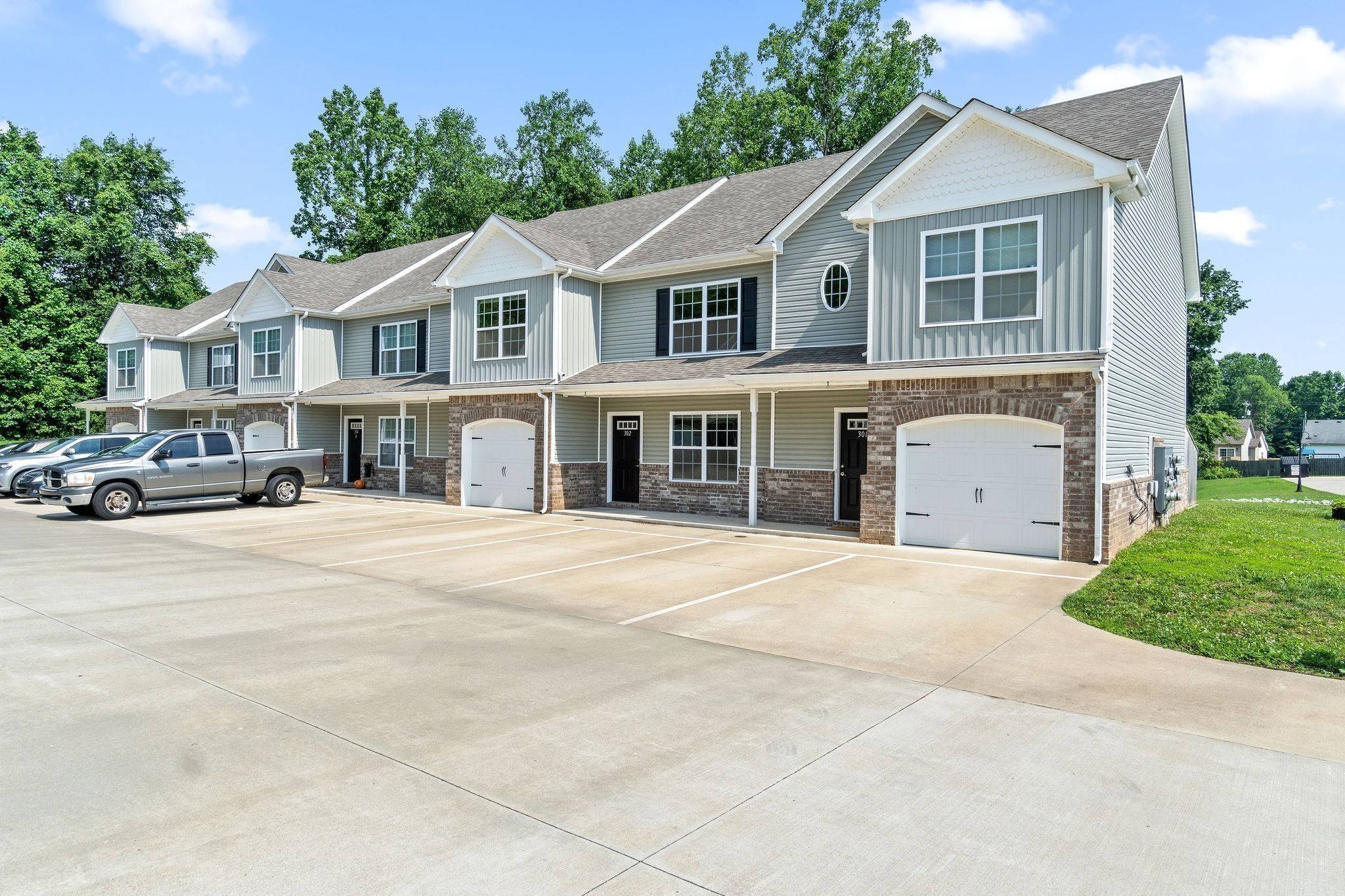 1552 Tylertown Rd #403, Clarksville, TN 37040
