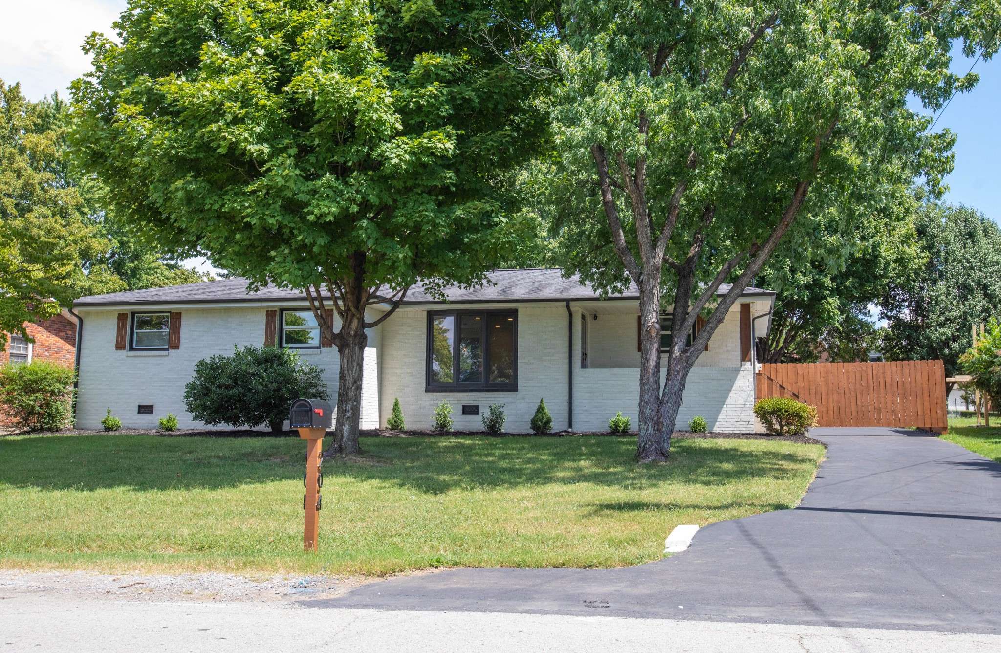 204 Weldon Dr, Hermitage, TN 37076