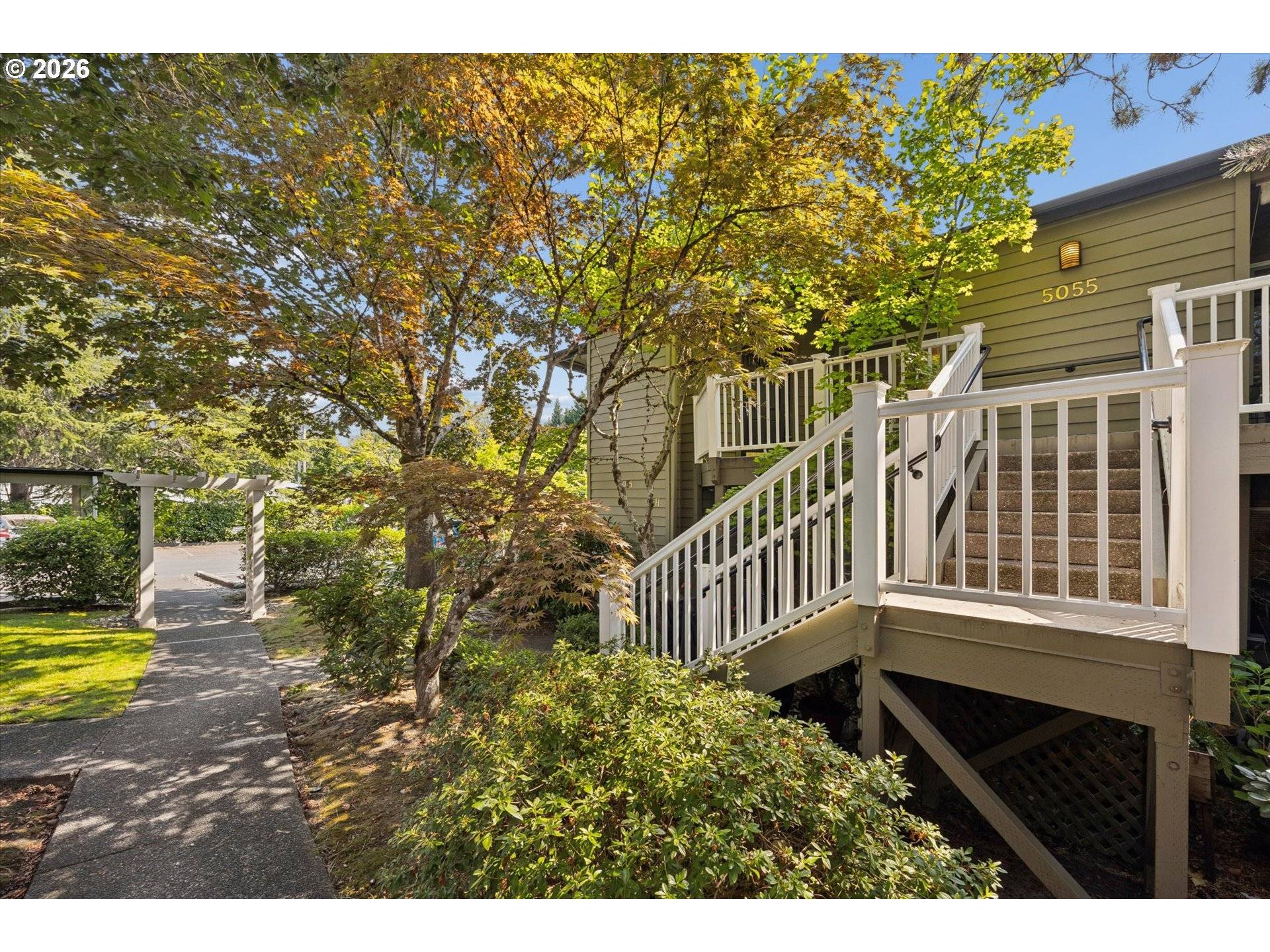 5055 FOOTHILLS DR #G, Lake Oswego, OR 97034