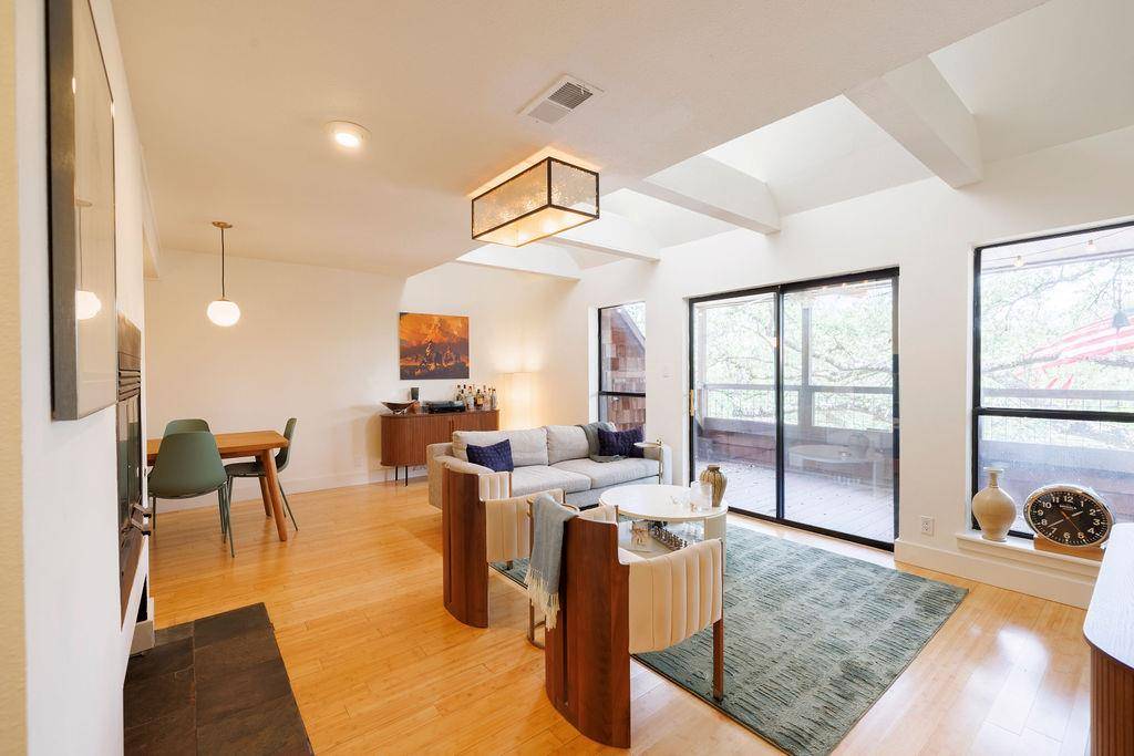 7320 Cave HOLW, Austin, TX 78750