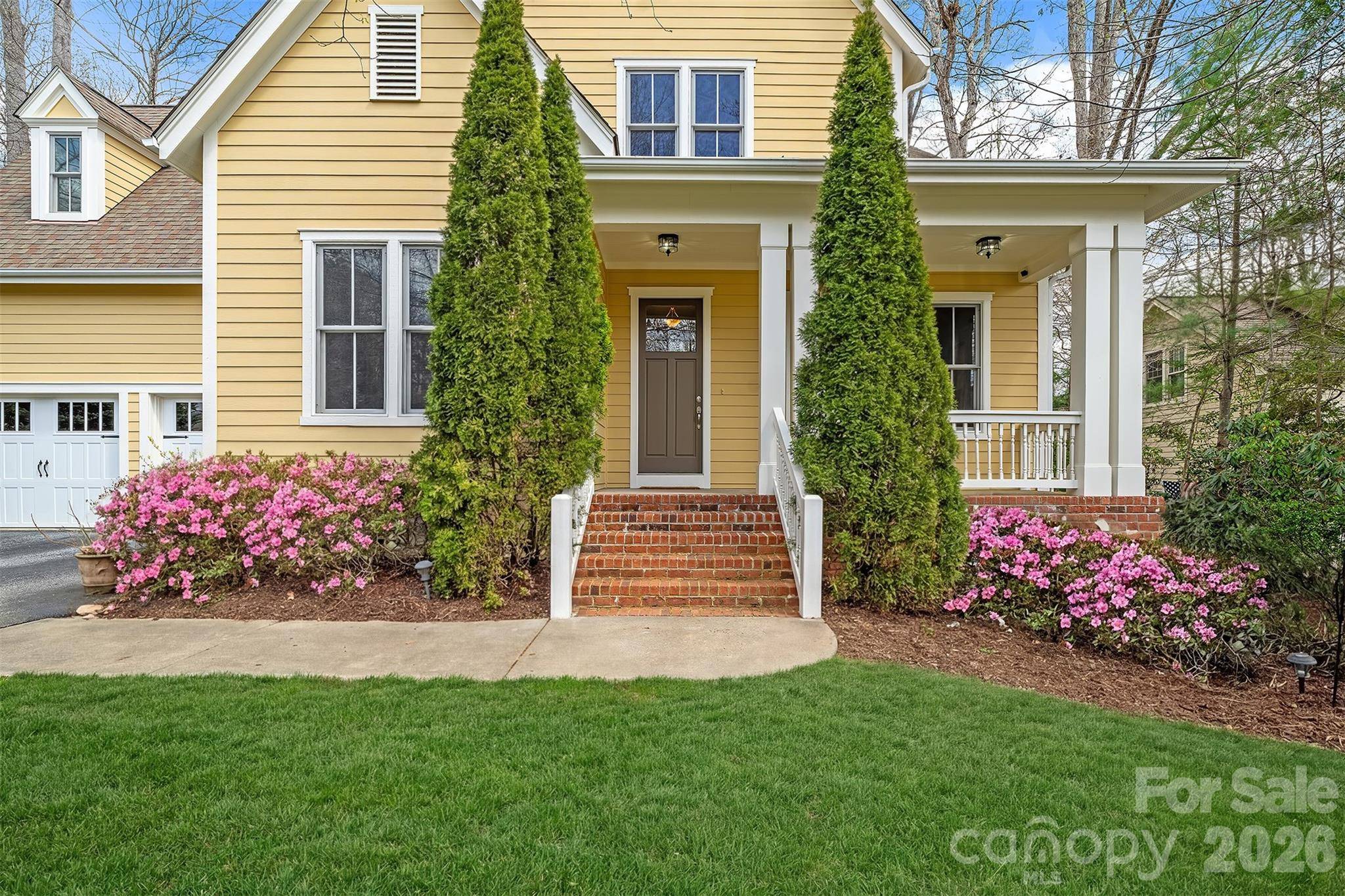 25 E Owl Creek LN, Fairview, NC 28730