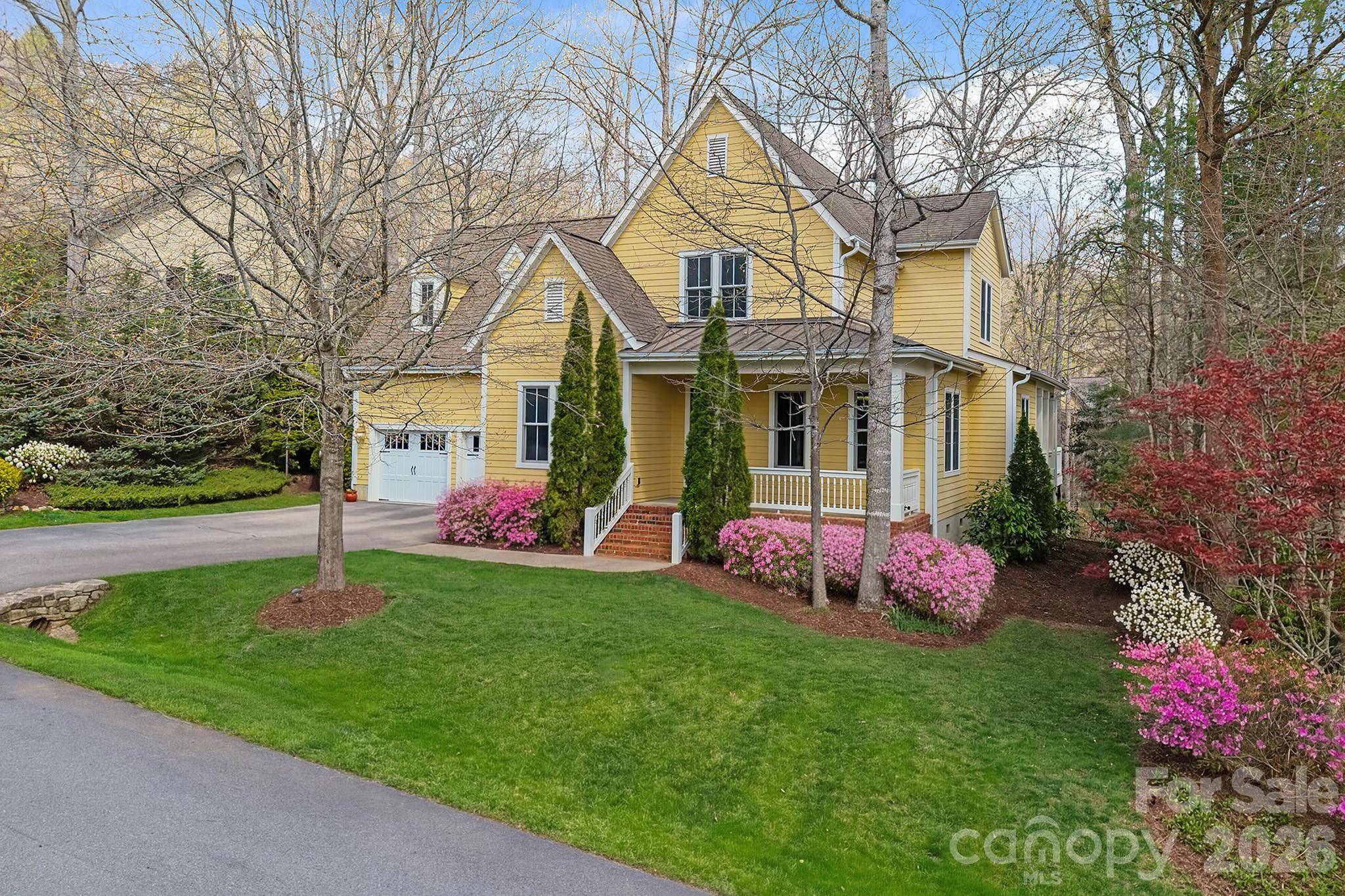 25 E Owl Creek LN, Fairview, NC 28730