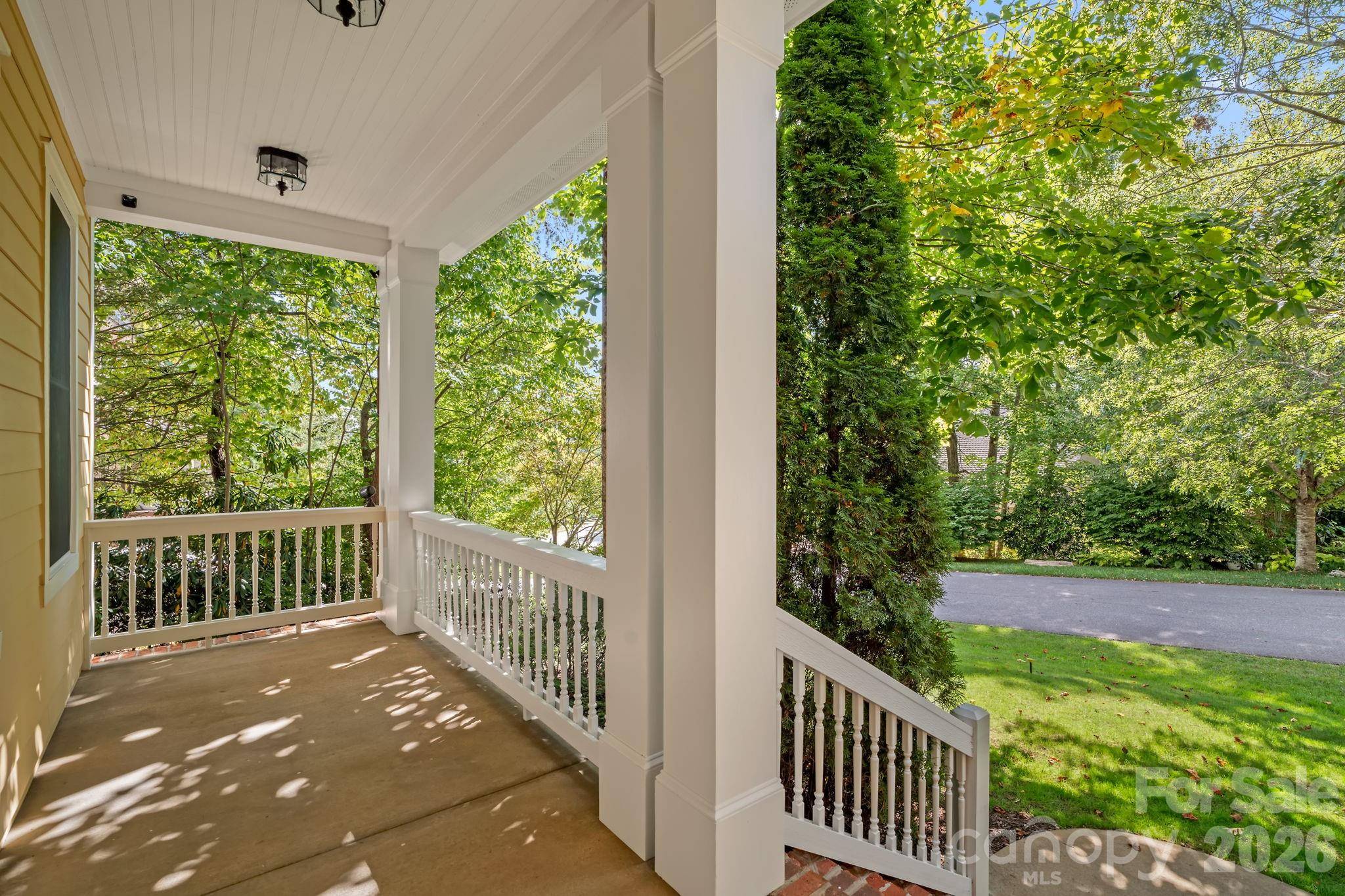 25 E Owl Creek LN, Fairview, NC 28730