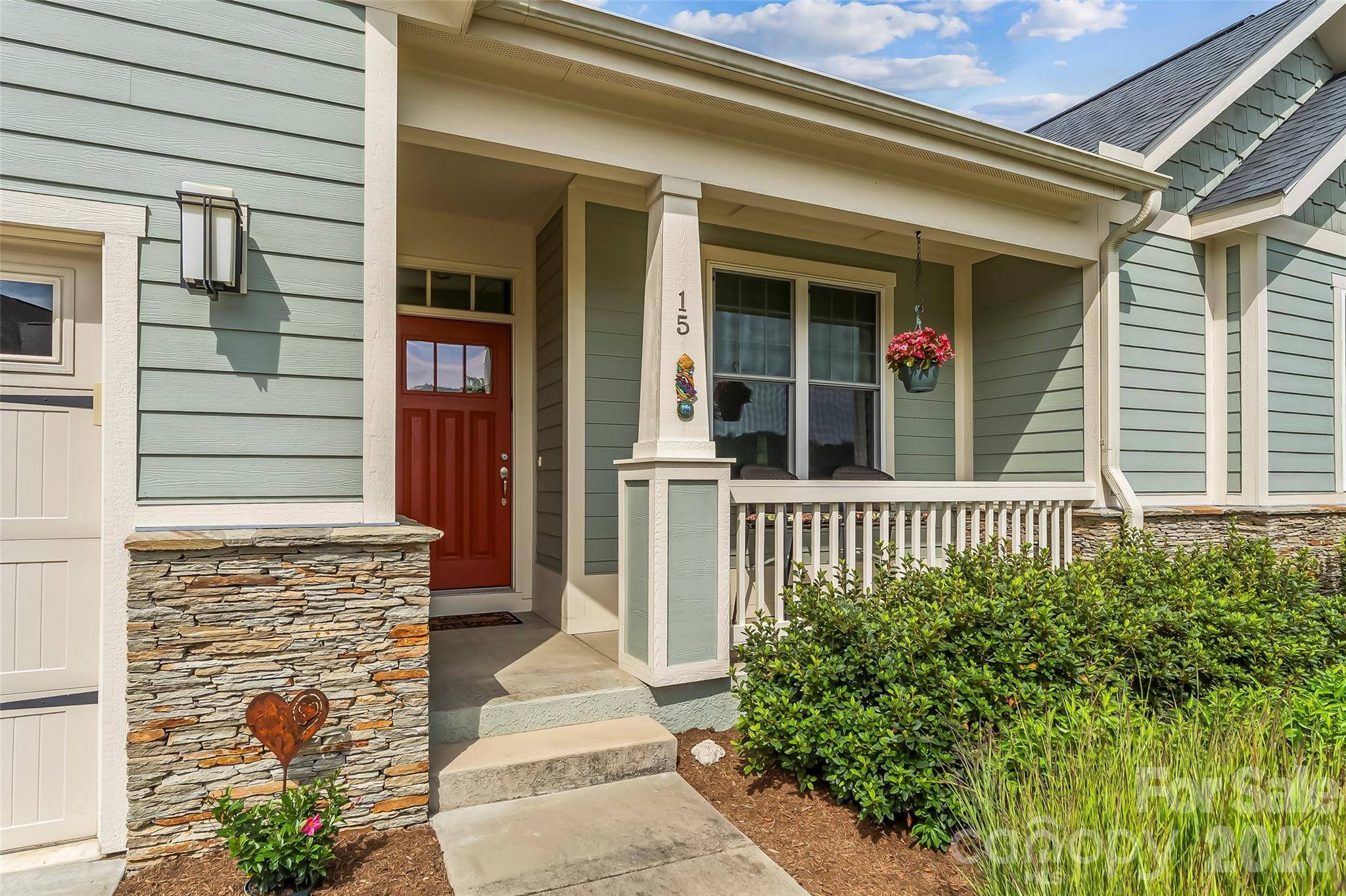 15 Craftsman View DR, Asheville, NC 28804