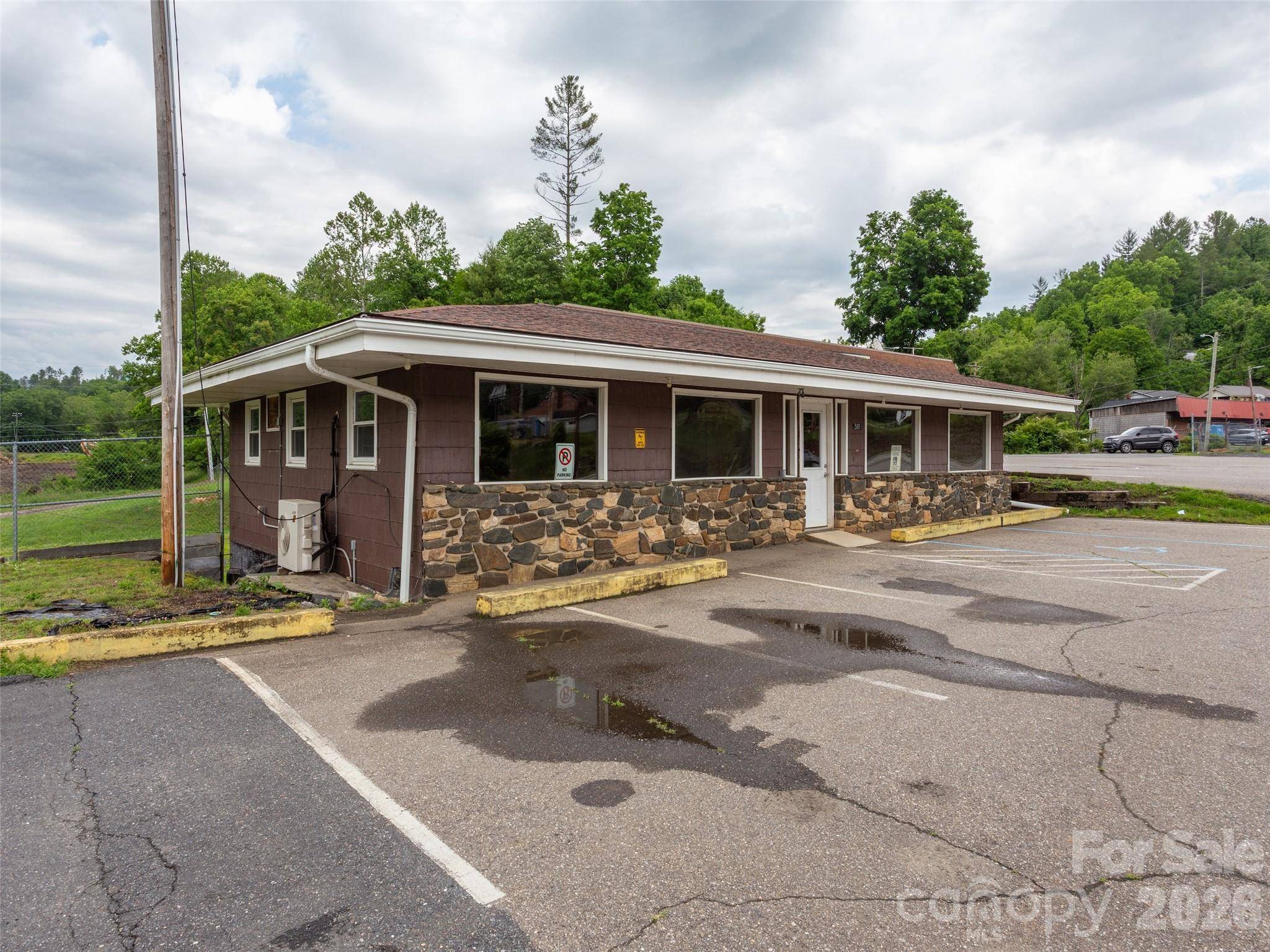 395 Crimson Laurel WAY, Bakersville, NC 28705