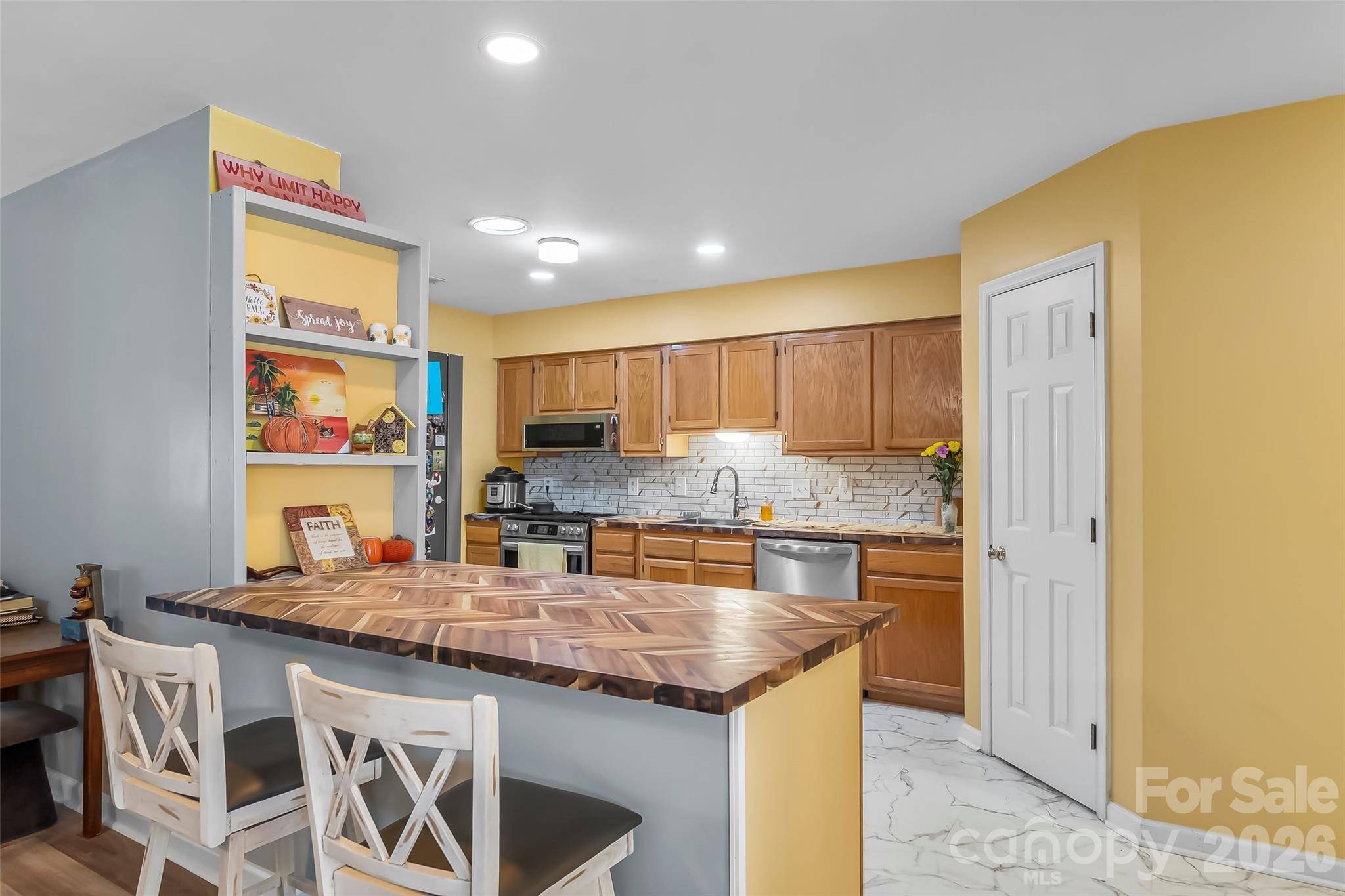 141 Derbyshire DR, Hendersonville, NC 28792