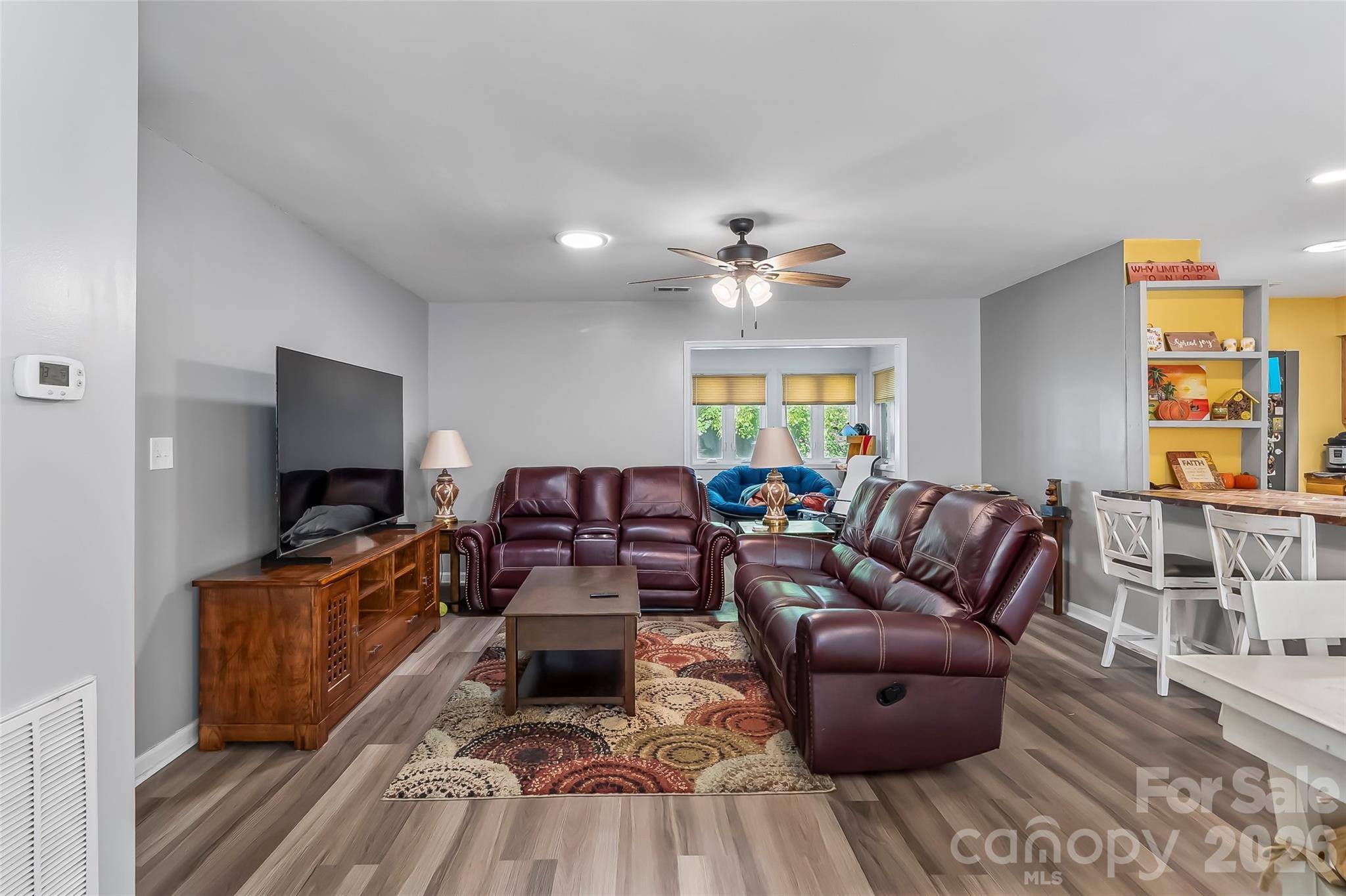 141 Derbyshire DR, Hendersonville, NC 28792