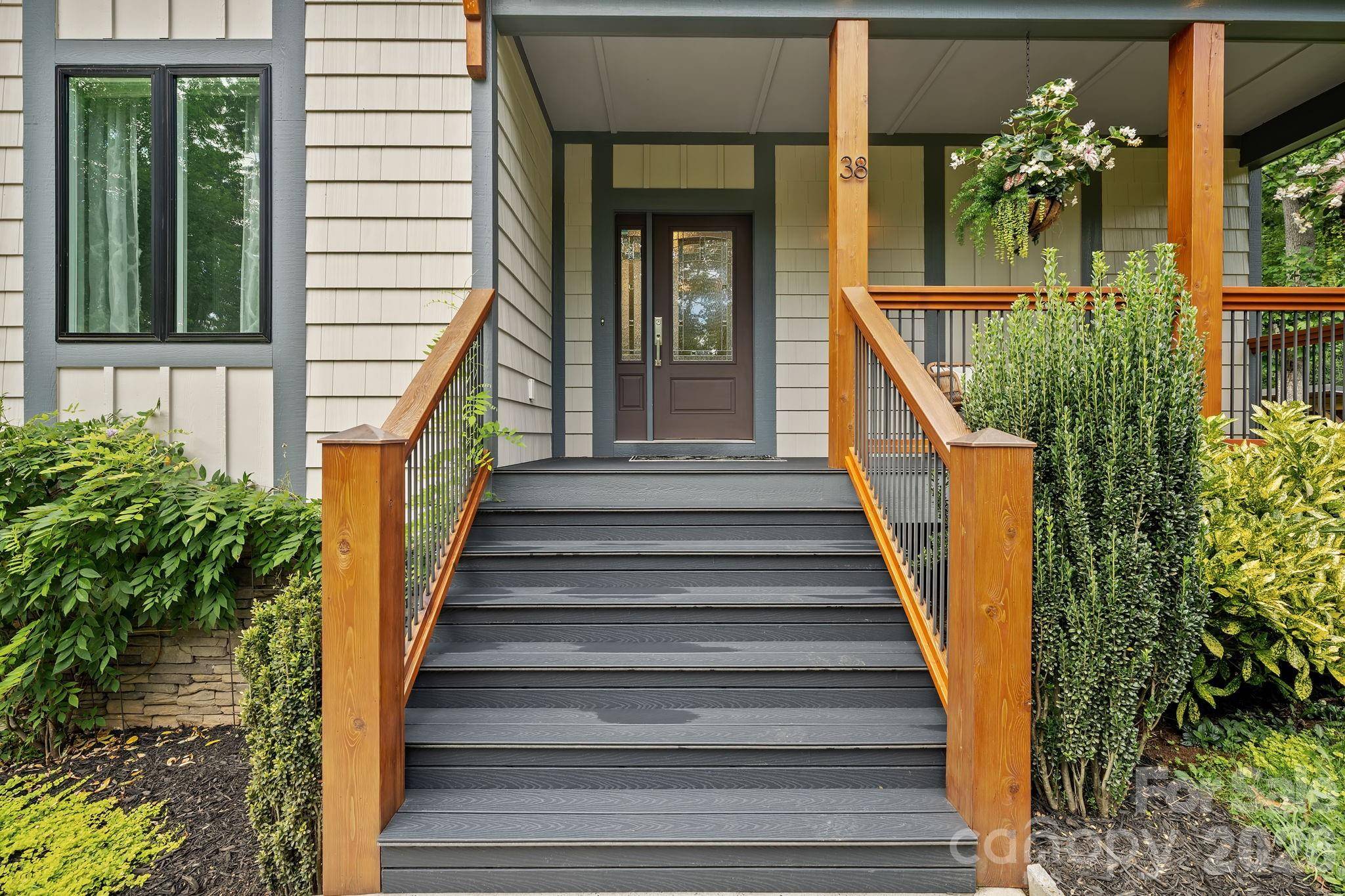 38 Little Forest DR, Asheville, NC 28806