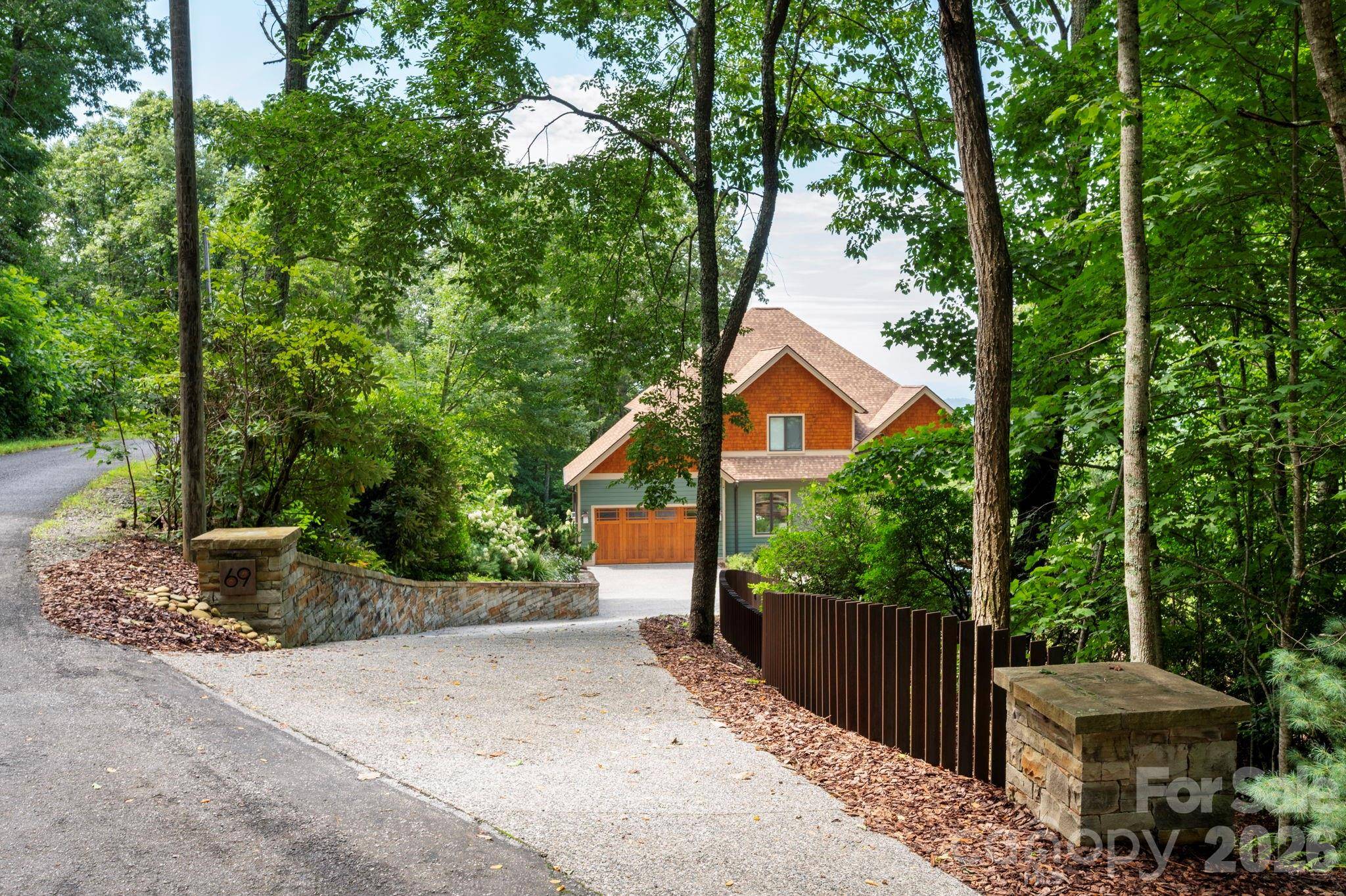 69 Rock Springs RD, Fairview, NC 28730