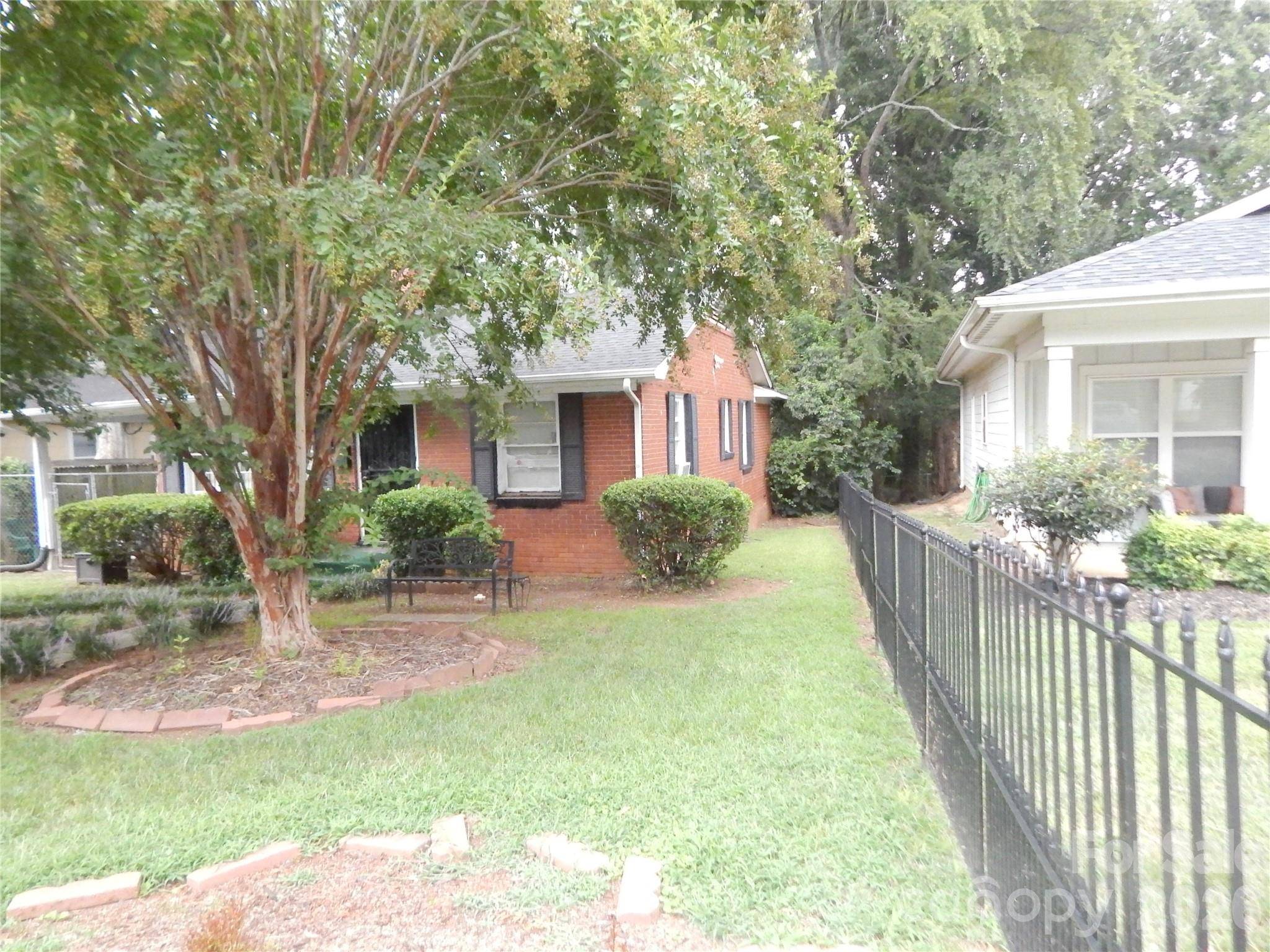 2516 Booker AVE, Charlotte, NC 28216
