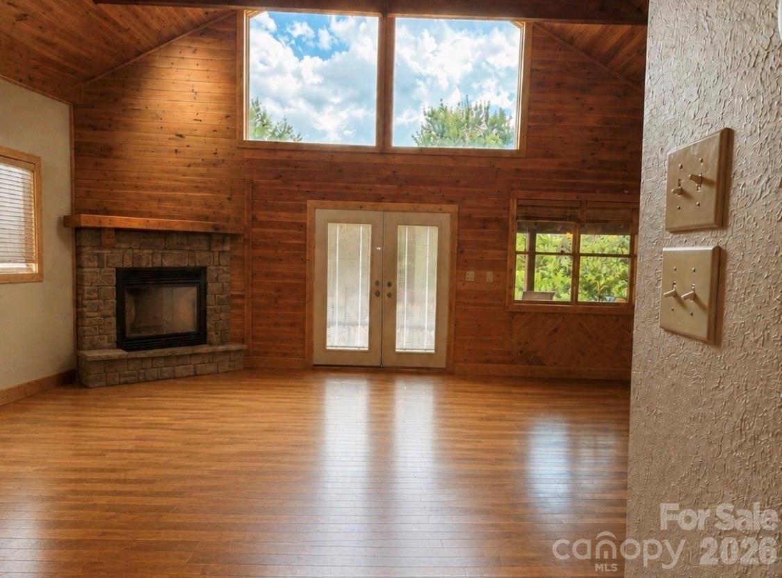 27 Apple LN, Murphy, NC 28906