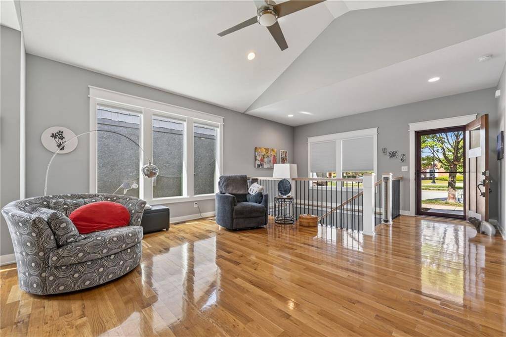 8125 N Farley AVE, Kansas City, MO 64158