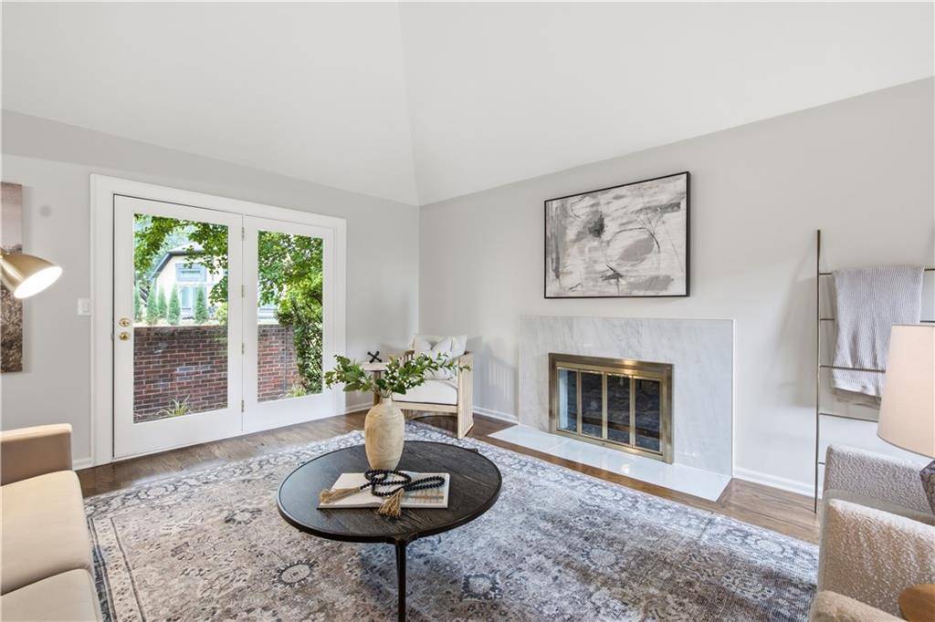 5204 W 112th ST, Leawood, KS 66211