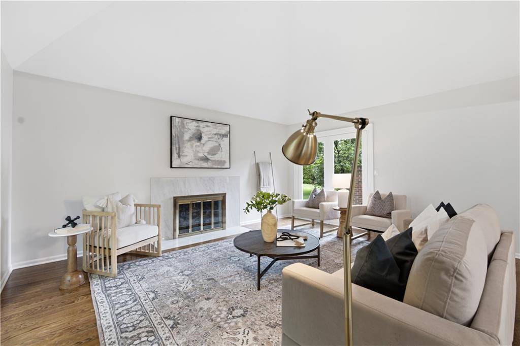 5204 W 112th ST, Leawood, KS 66211