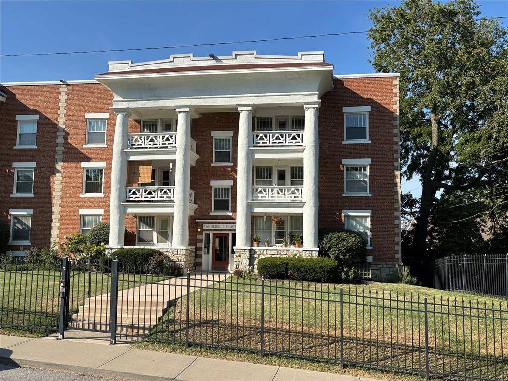 406 E 43rd ST #2E, Kansas City, MO 64110