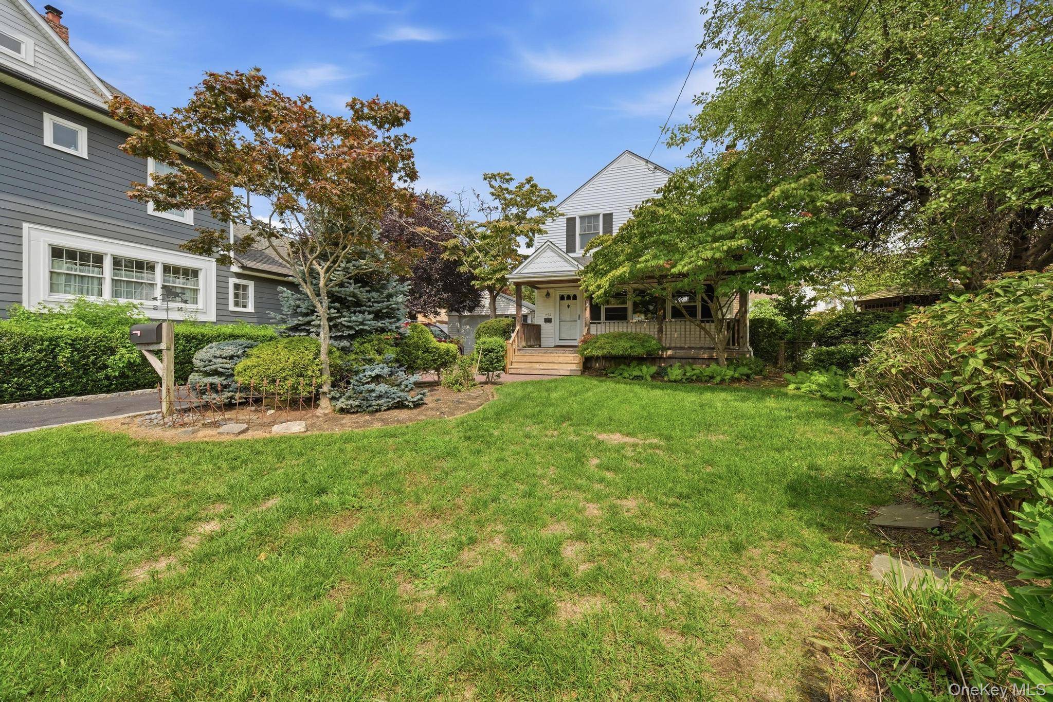 496 Windsor PL, Oceanside, NY 11572