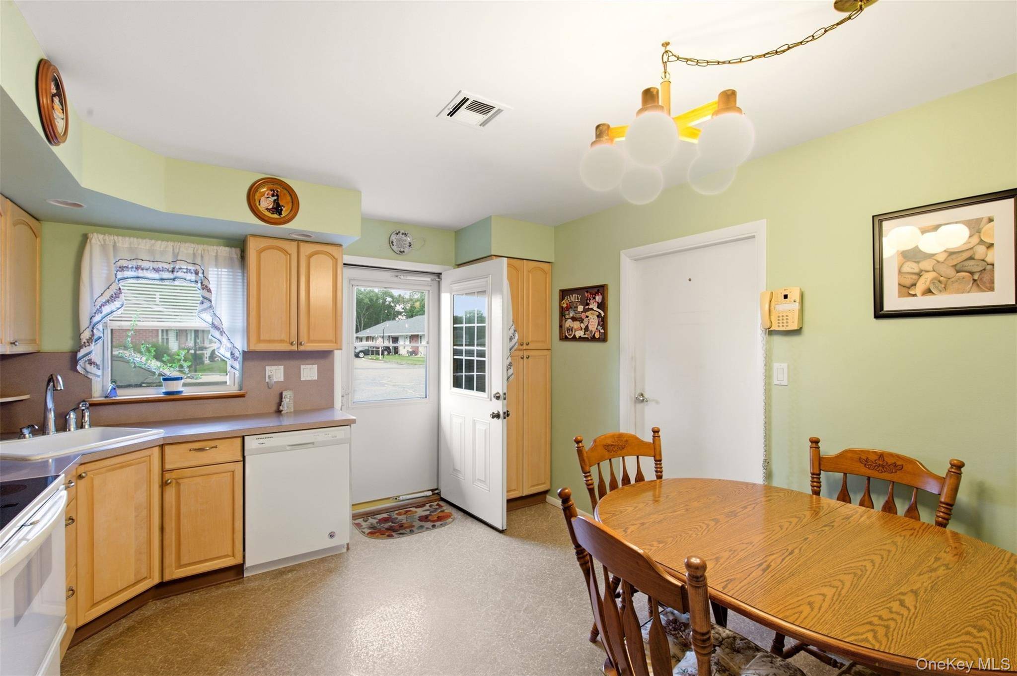 238 Blackpool CT #A, Ridge, NY 11961