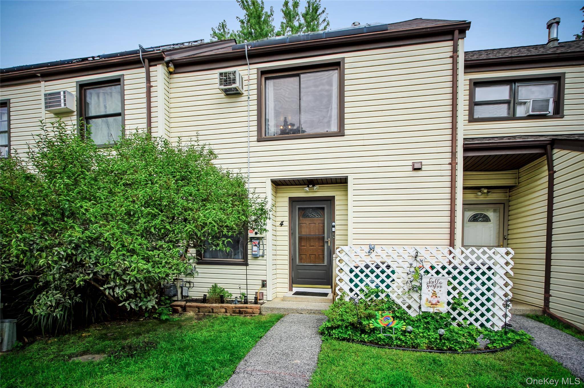 4 Sycamore DR, Beacon, NY 12508