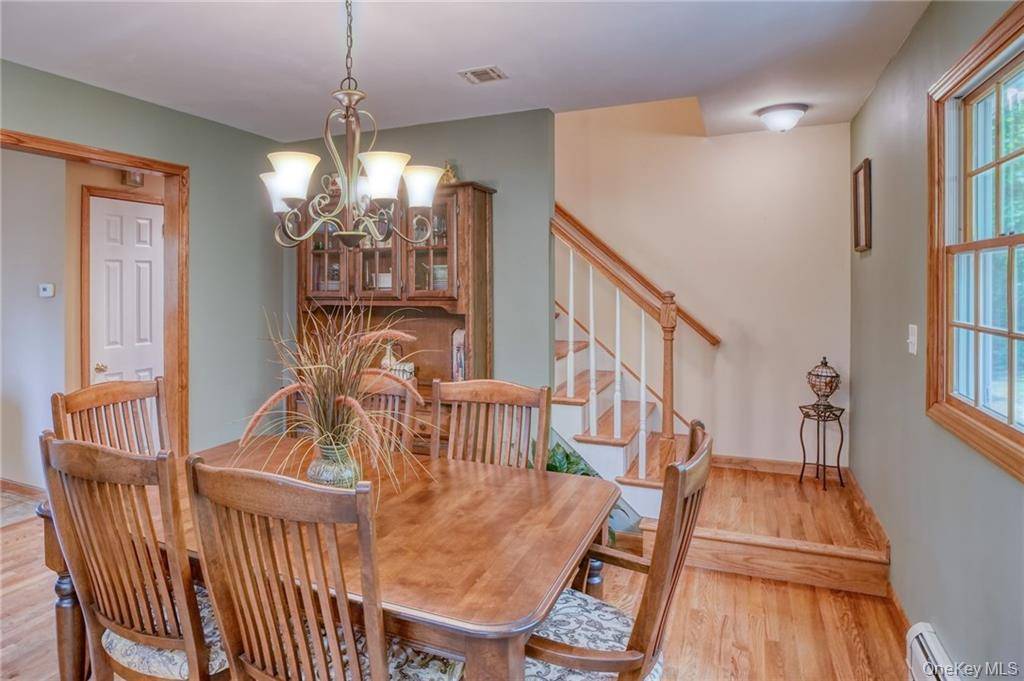 8 Roberts DR, Monroe, NY 10950