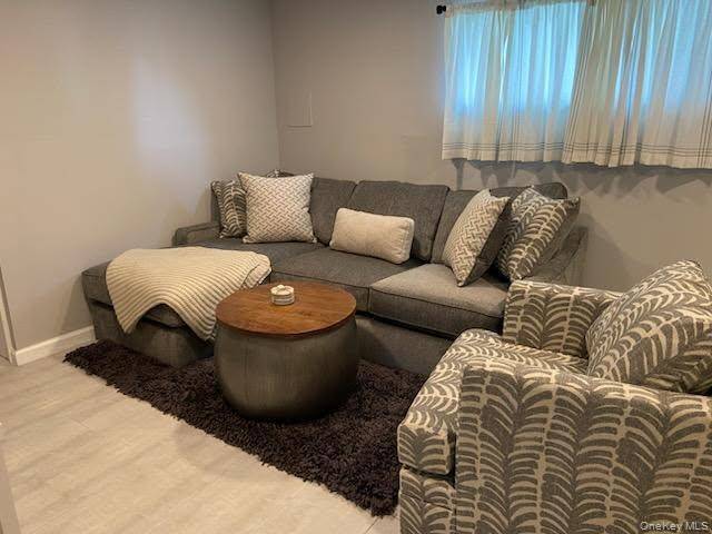 38 Ripley DR, Northport, NY 11768