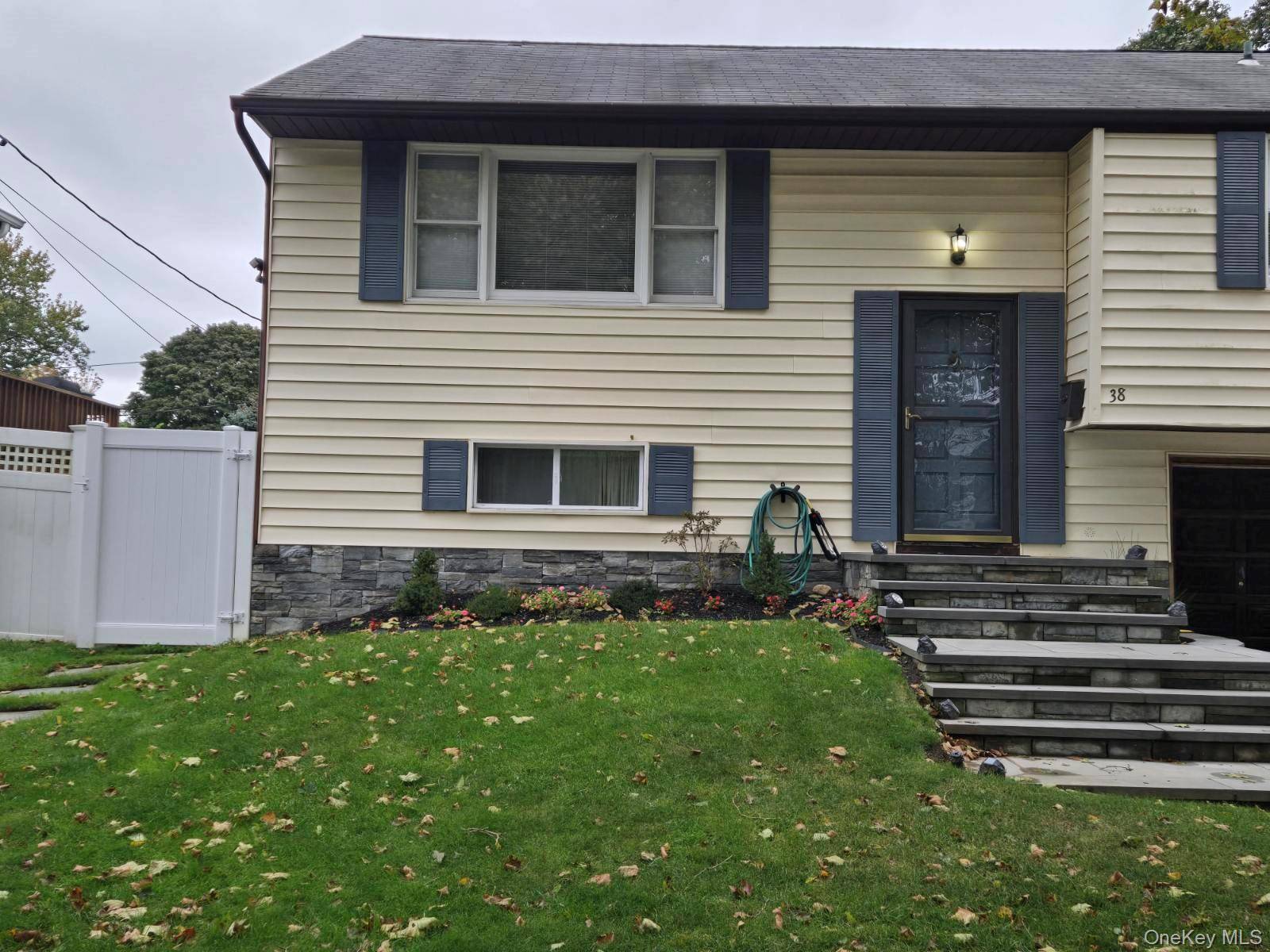 38 Ripley DR, Northport, NY 11768
