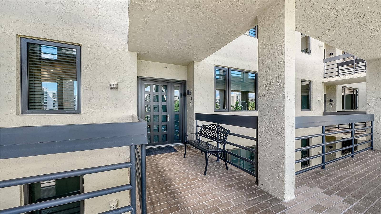1075 GULF OF MEXICO DR #303, Longboat Key, FL 34228