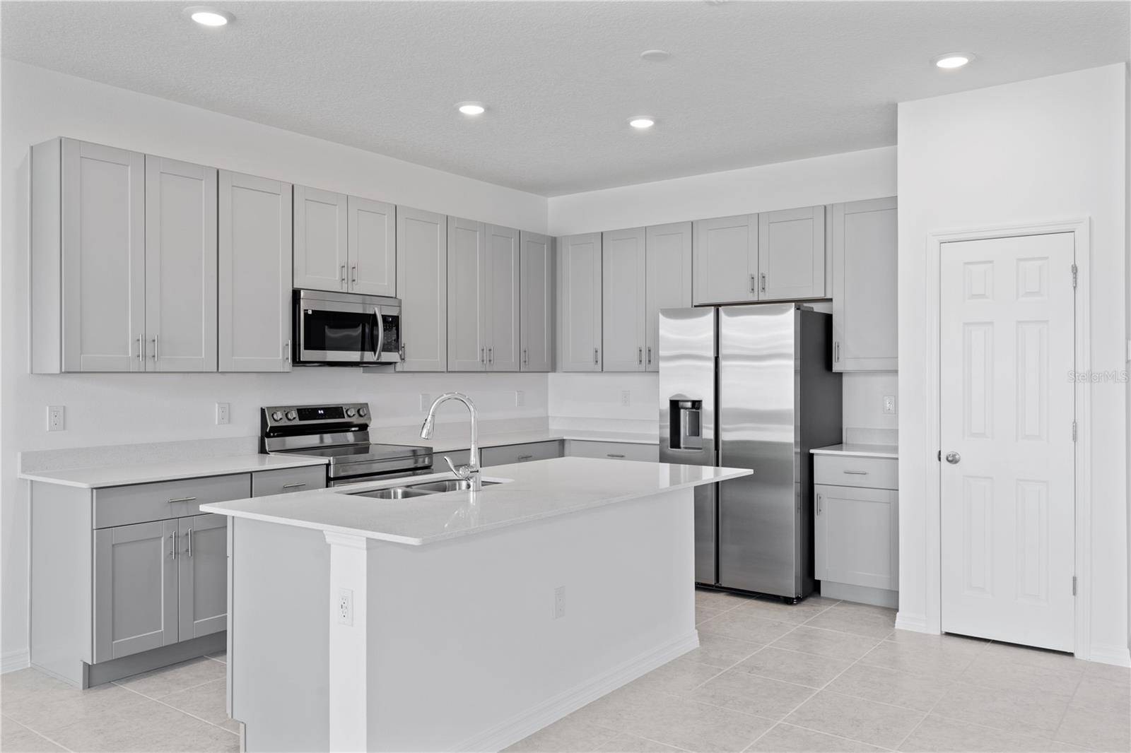 495 SILVER PALM DR, Haines City, FL 33844