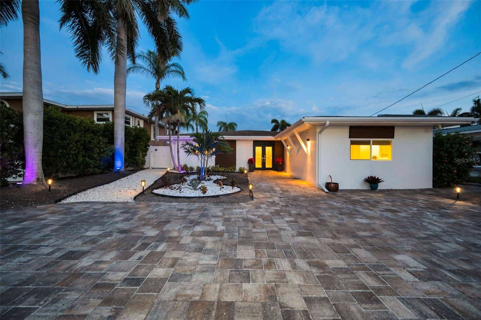 16353 REDINGTON DR, Redington Beach, FL 33708