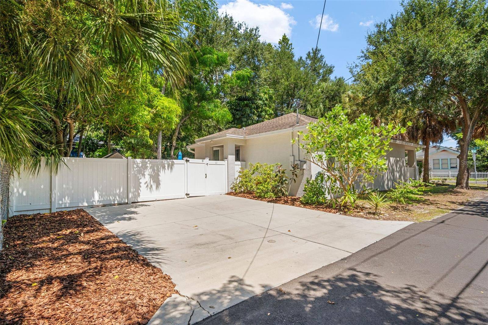 325 WISCONSIN CT S, St Petersburg, FL 33705
