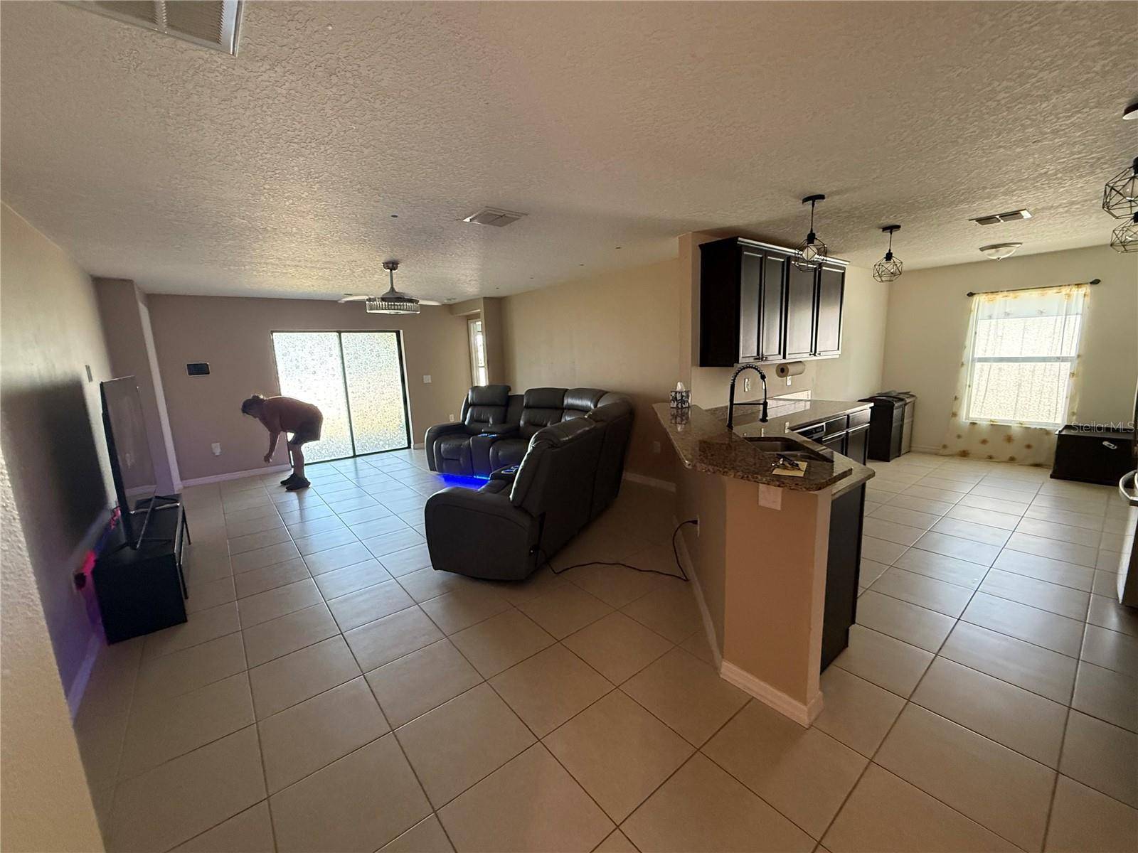 820 CHATHAM WALK DR, Ruskin, FL 33570