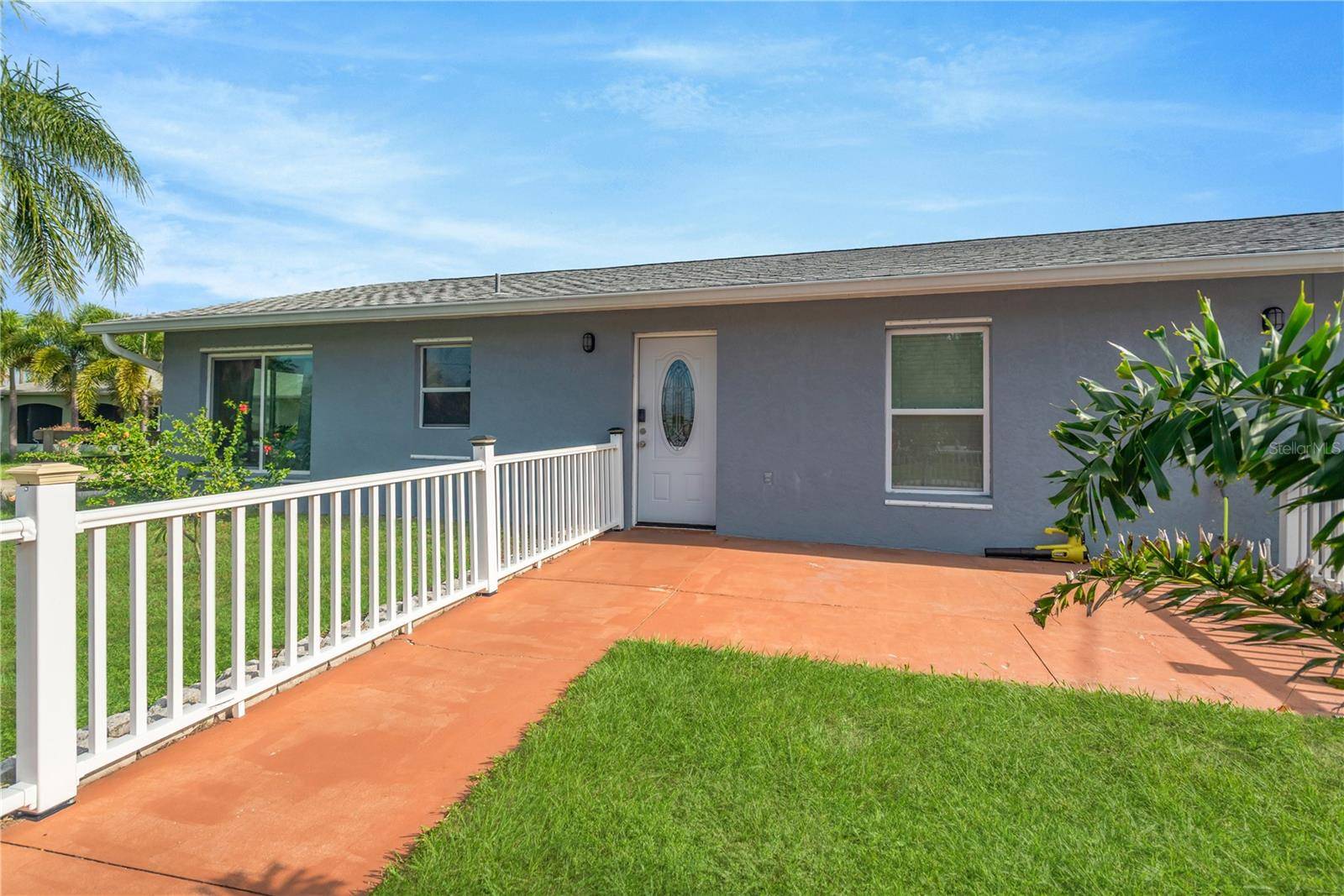 2054 SAFFOLD PARK DR, Ruskin, FL 33570