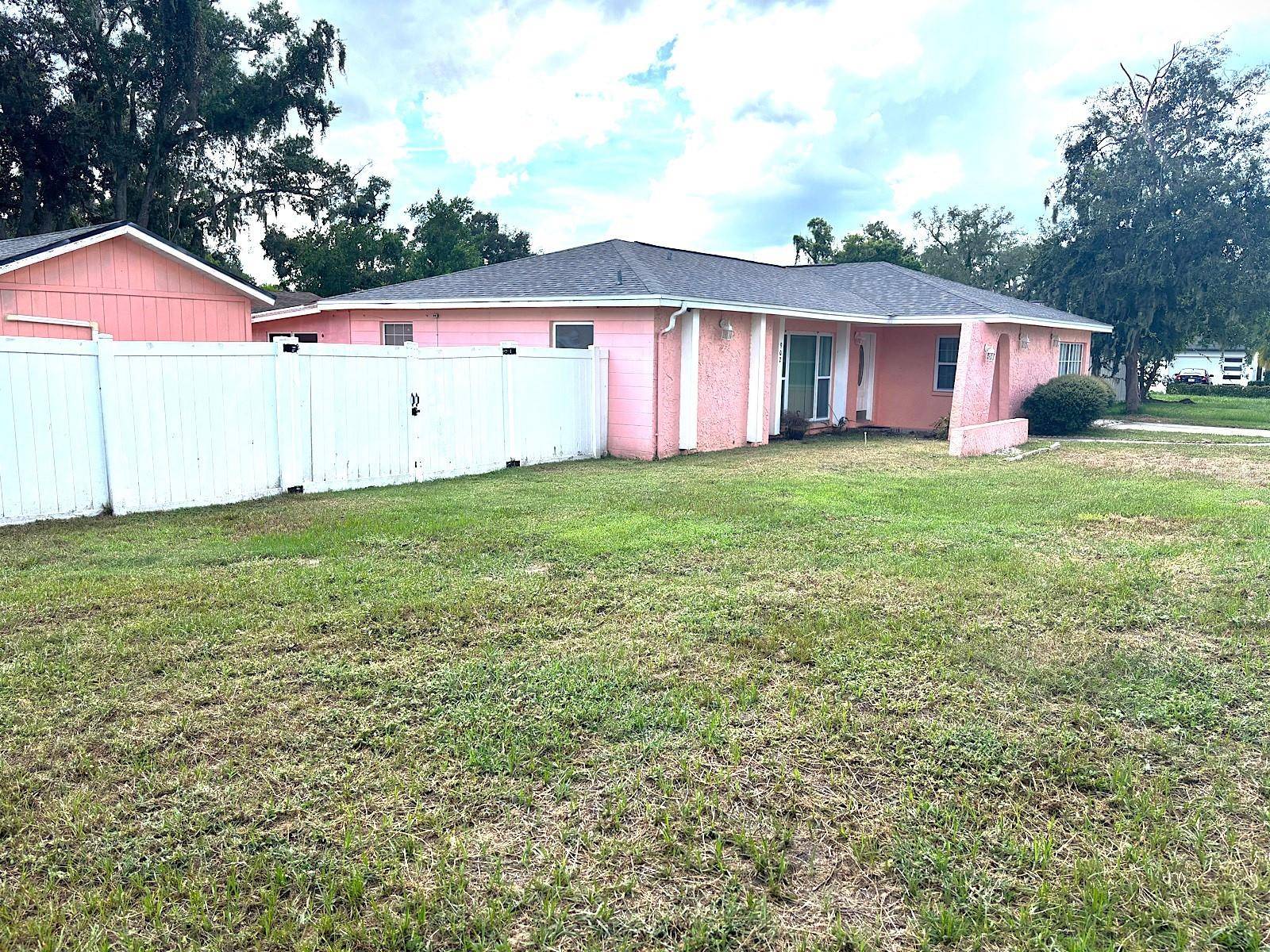 902 SAMY DR, Tampa, FL 33613