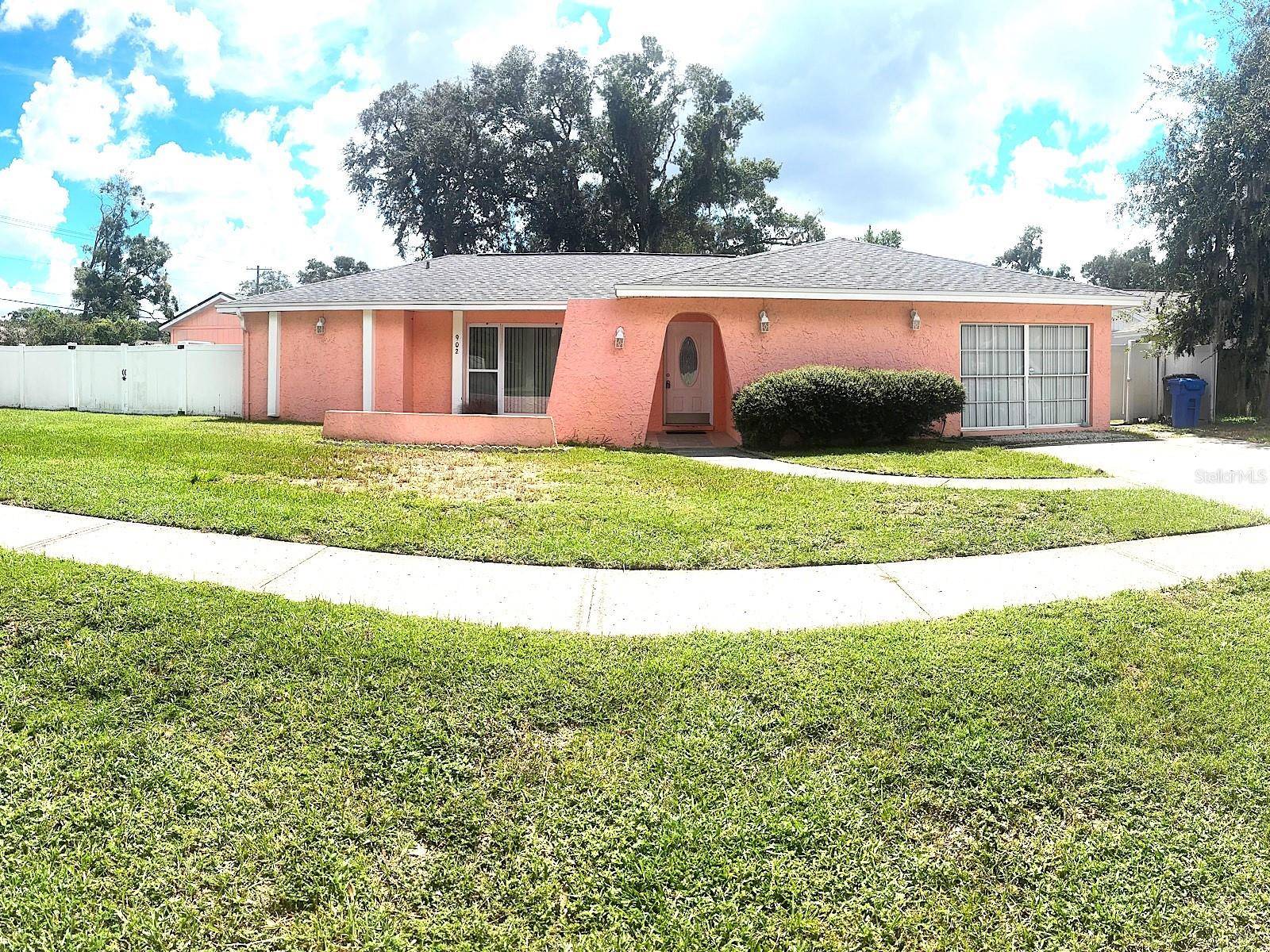 902 SAMY DR, Tampa, FL 33613