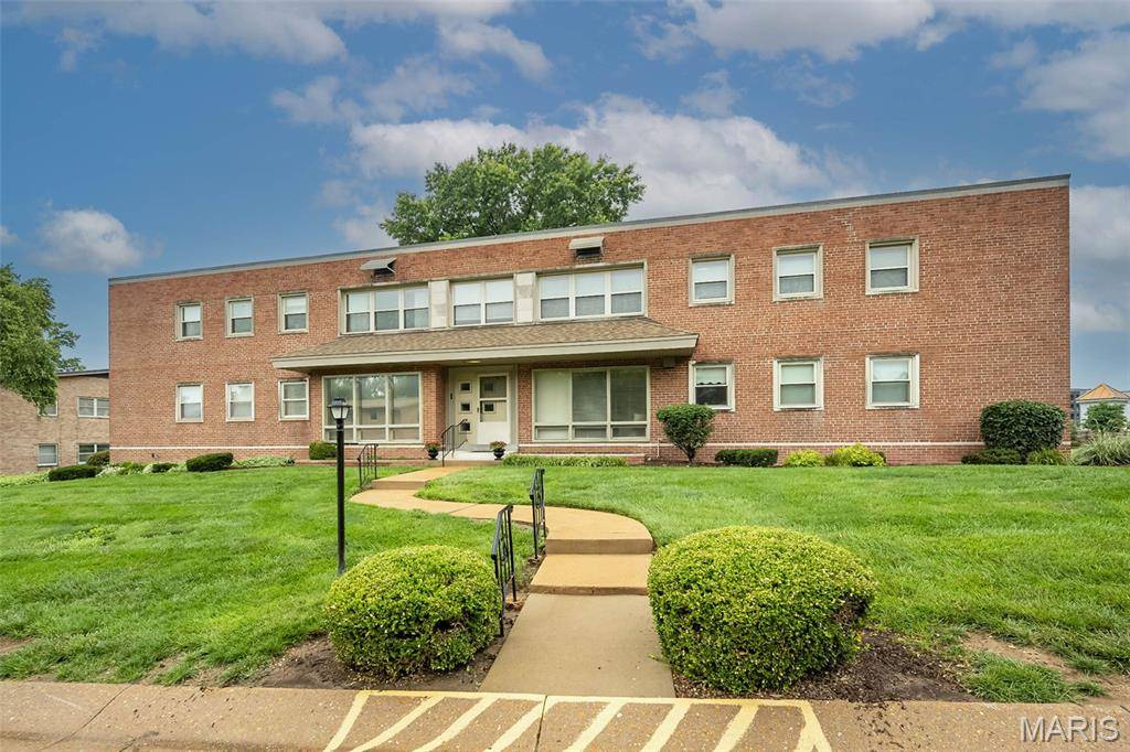 1 Delcrest CT #203, University City, MO 63124