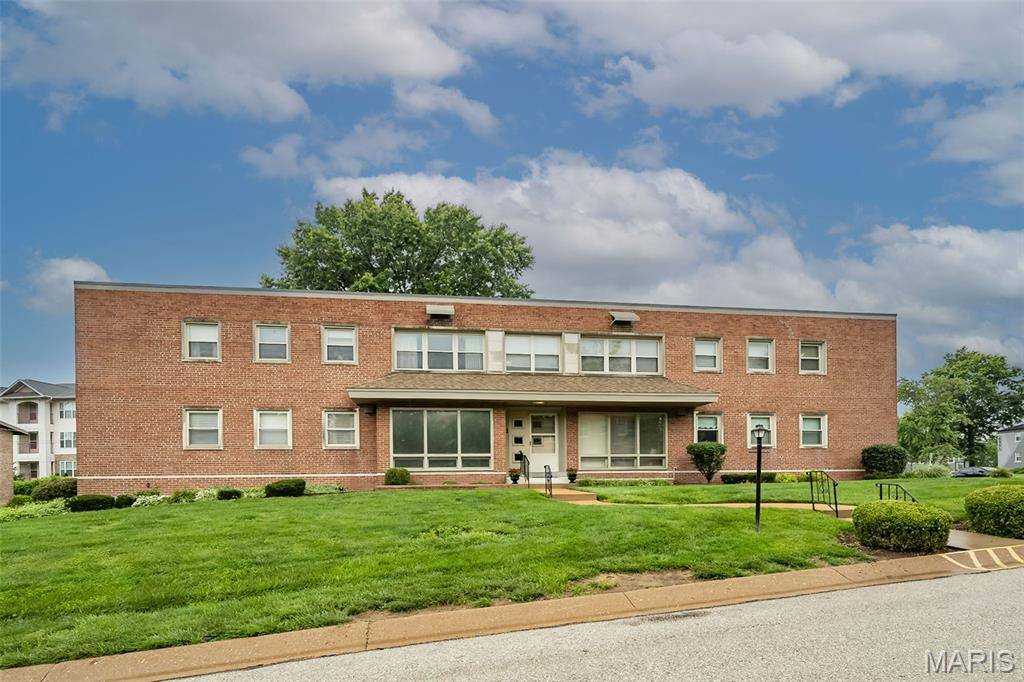1 Delcrest CT #203, University City, MO 63124