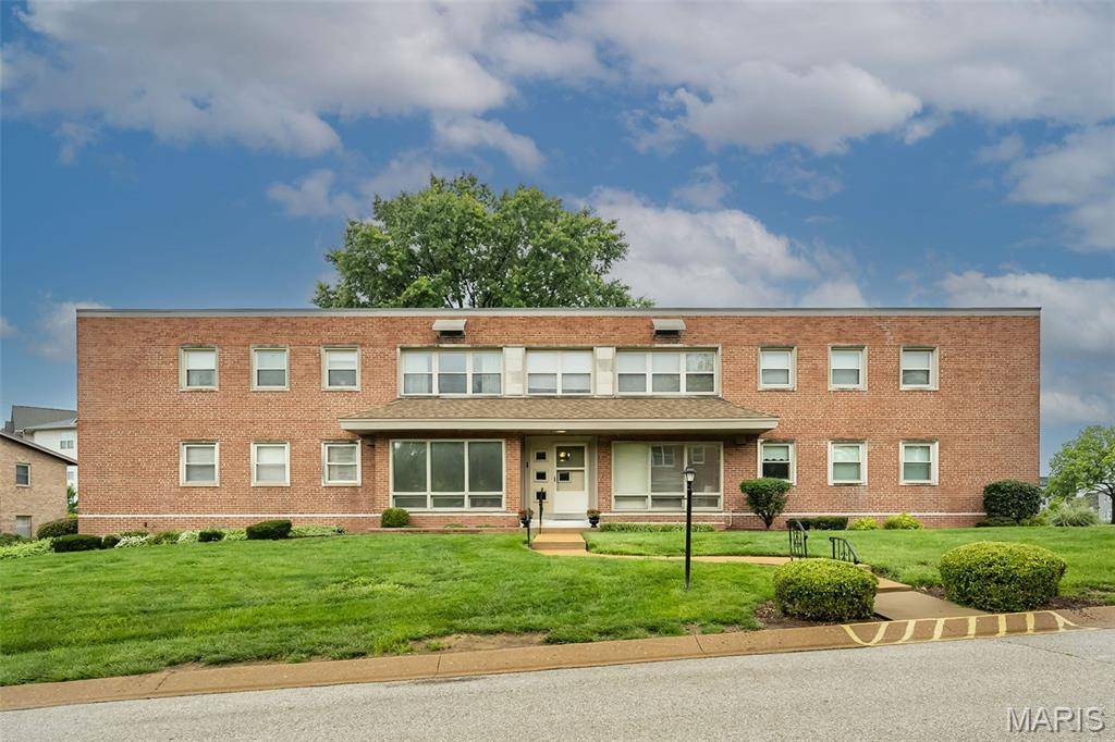 1 Delcrest CT #203, University City, MO 63124