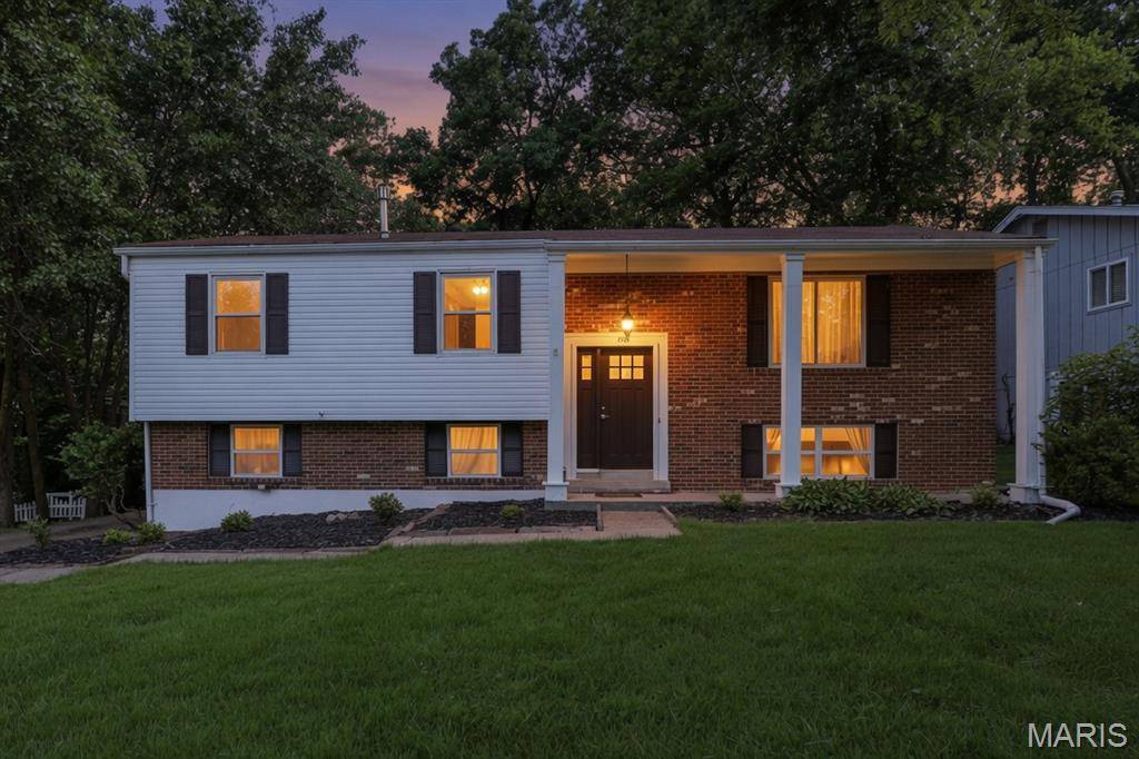 205 Morewood DR, Manchester, MO 63011