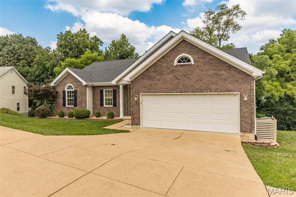 1652 Ivy Chase LN, Fenton, MO 63026