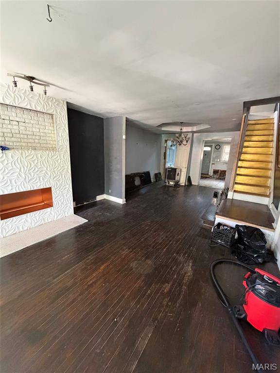 2120 Sidney ST, St Louis, MO 63104