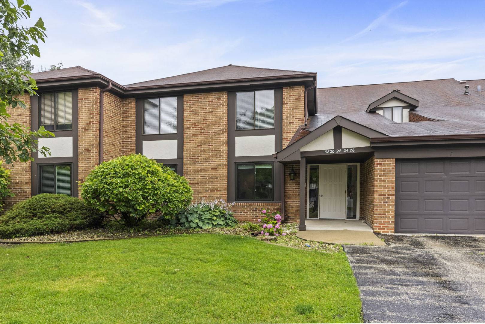 5824 Doe CIR #5824, Westmont, IL 60559