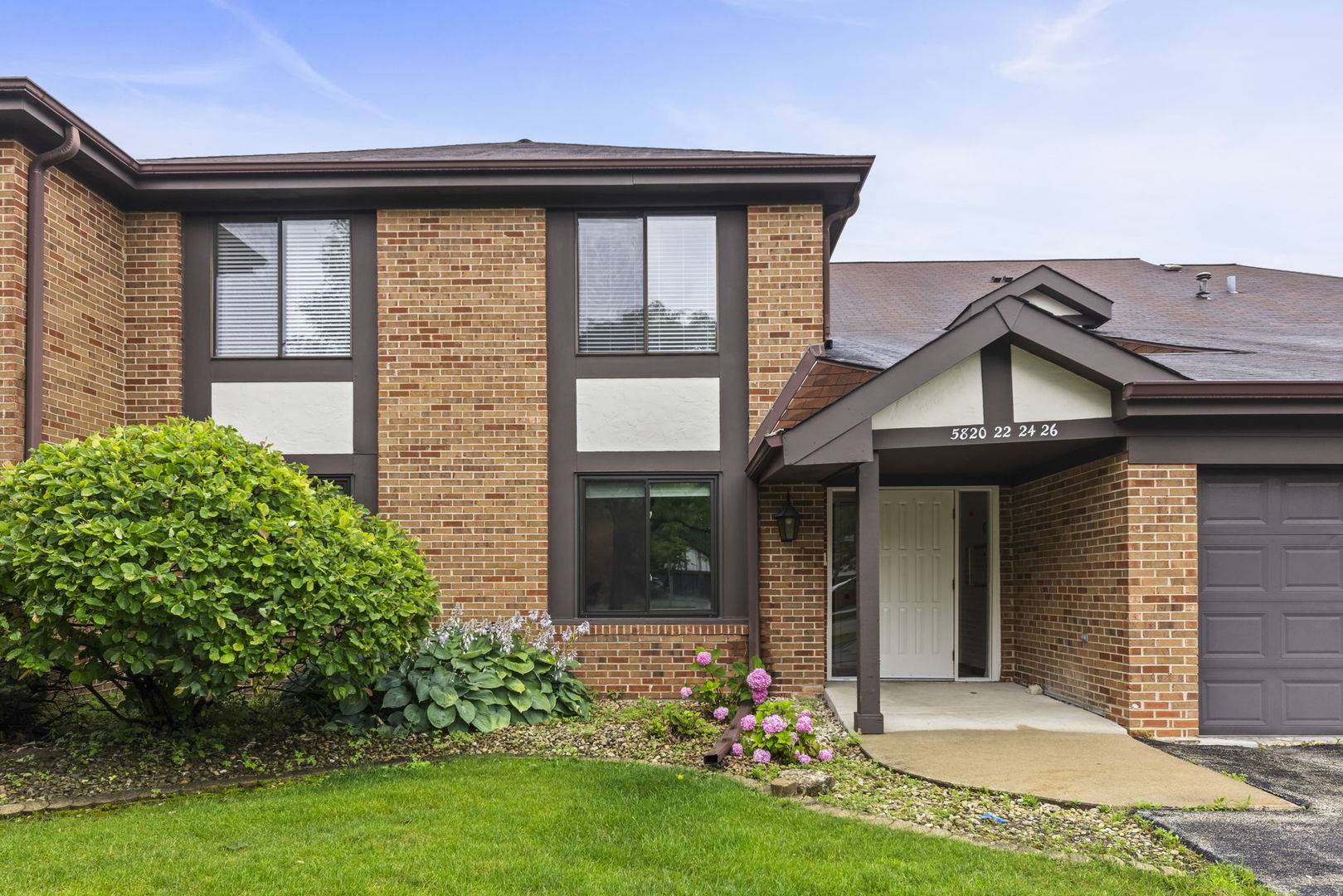 5824 Doe CIR #5824, Westmont, IL 60559