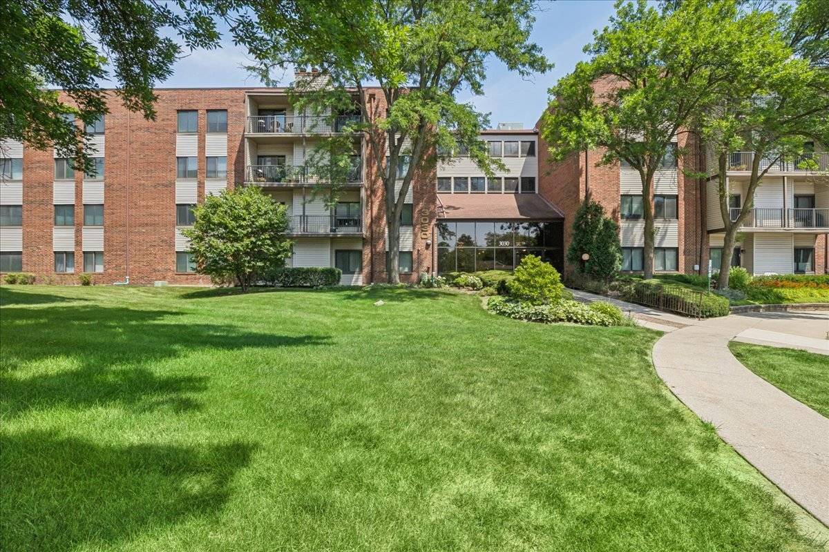 3030 Pheasant Creek DR #103, Northbrook, IL 60062