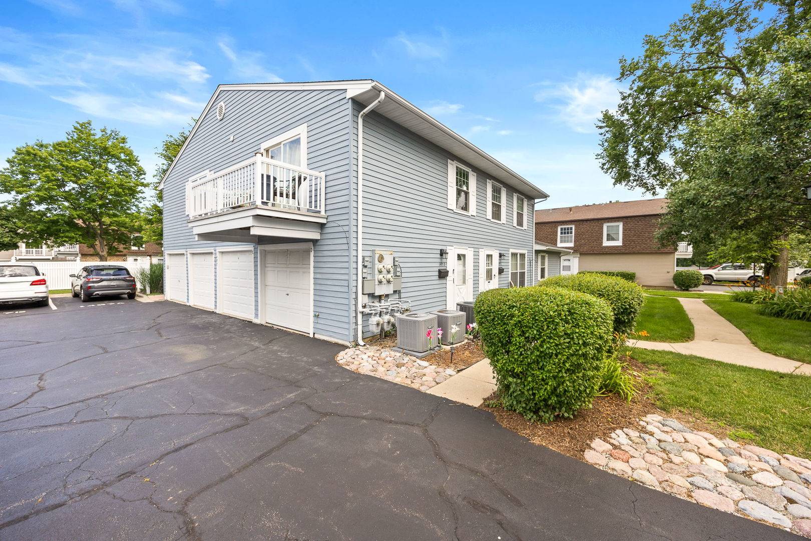 1497 Woodcutter Unit D LN #D, Wheaton, IL 60189