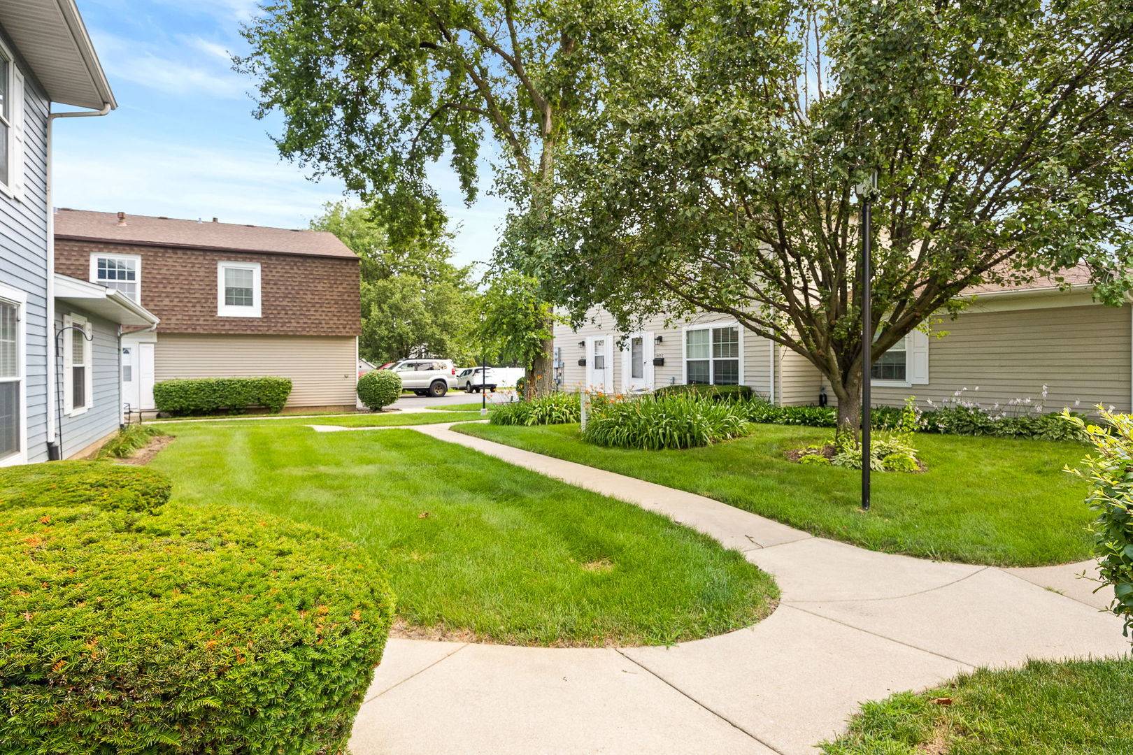 1497 Woodcutter Unit D LN #D, Wheaton, IL 60189