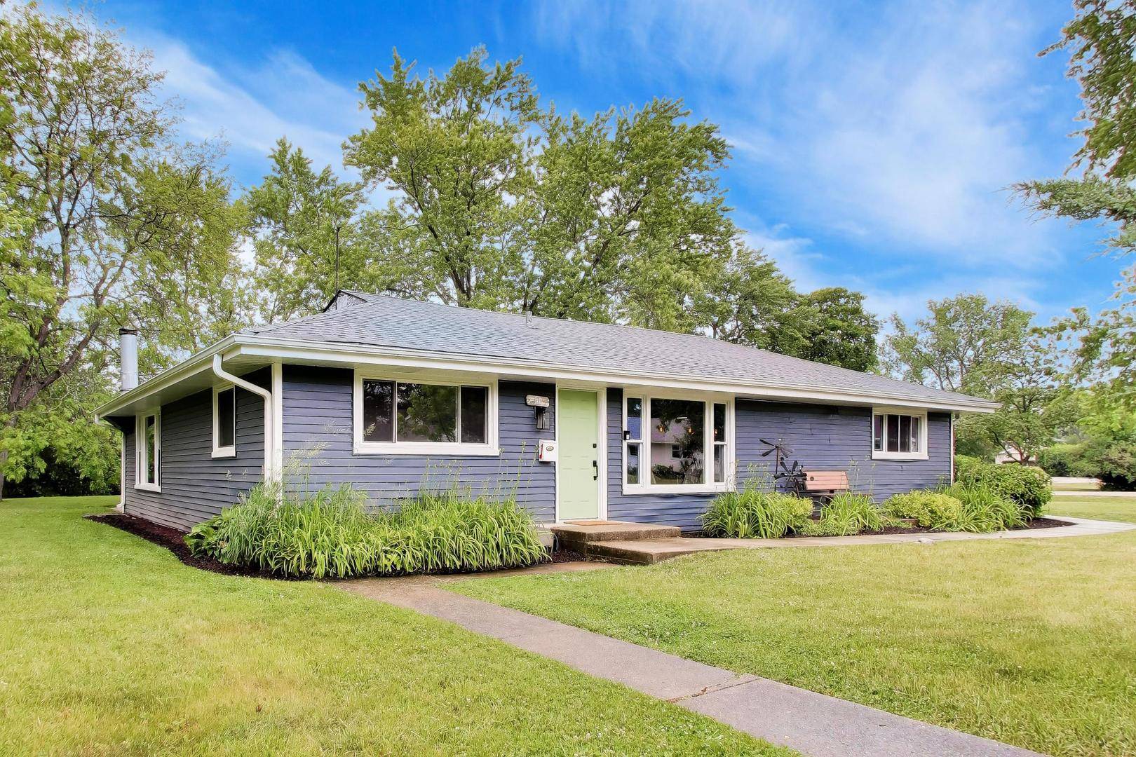 10 Rugby RD, Lake Zurich, IL 60047