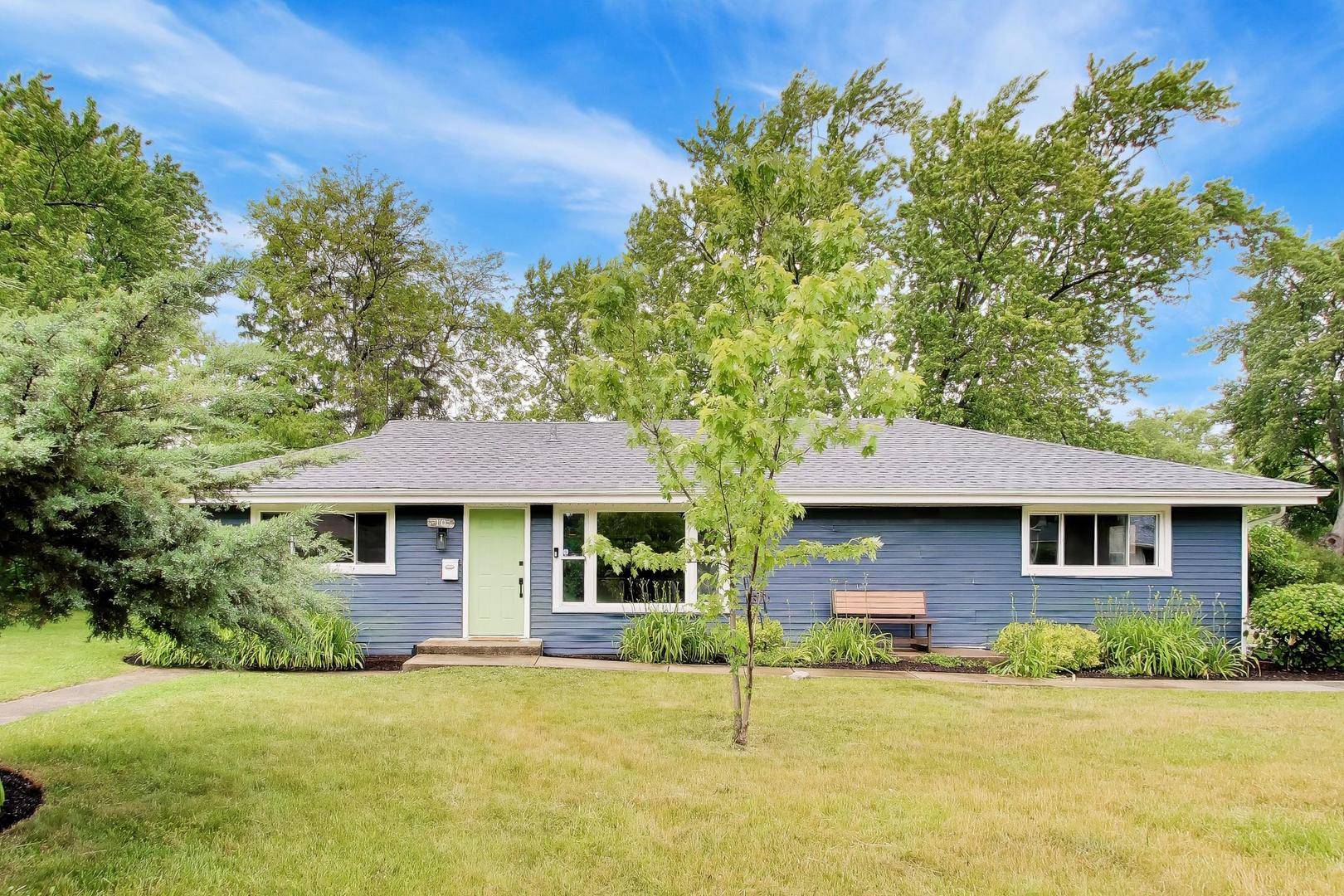 10 Rugby RD, Lake Zurich, IL 60047