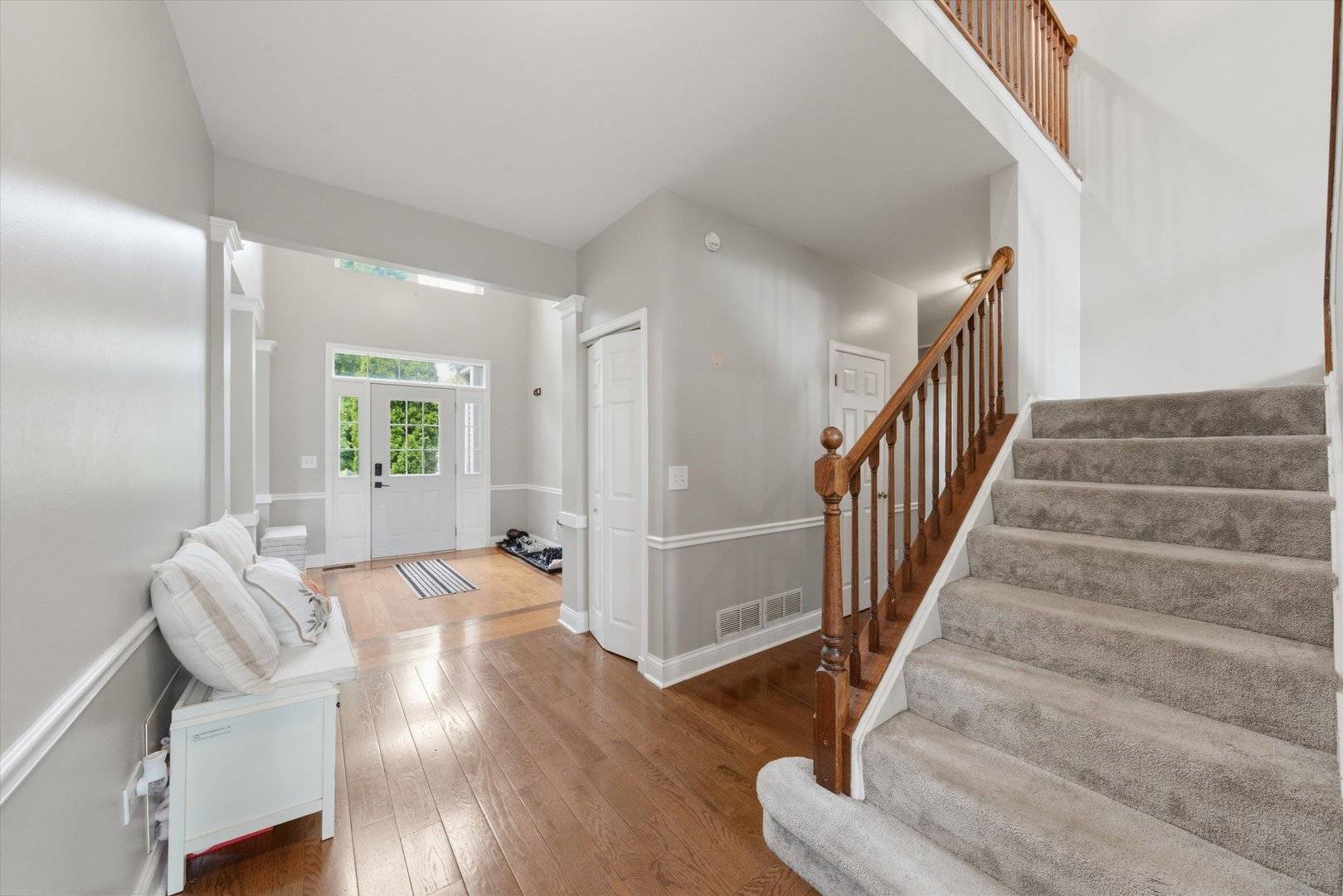 1571 Woodland LN, Bolingbrook, IL 60490