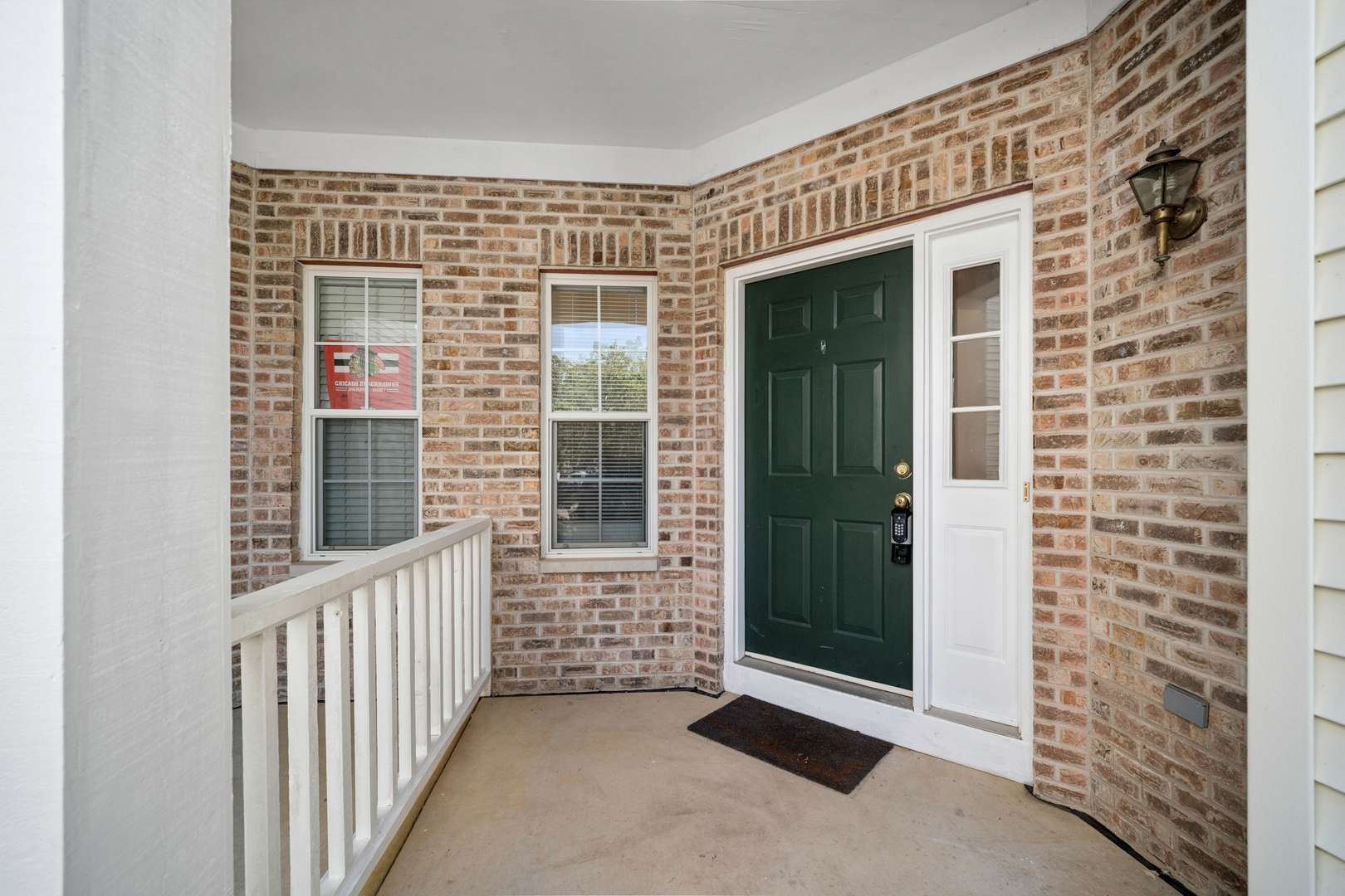 946 Cynthia LN, Lake In The Hills, IL 60156